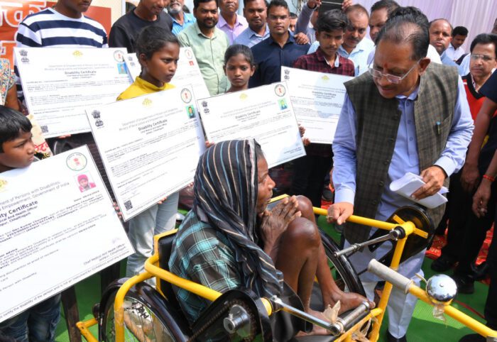 CM in Jashpur: Chief Minister Vishnudev Sai distributed materials under Sashakt Jashpur.