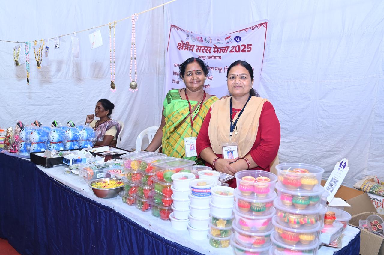 सरस मेला 2025 में 17 राज्यों की स्व सहायता समूह की महिलाओं ने लिया भाग सरस मेला 2025 में 17 राज्यों की स्व सहायता समूह की महिलाओं ने लिया भाग
