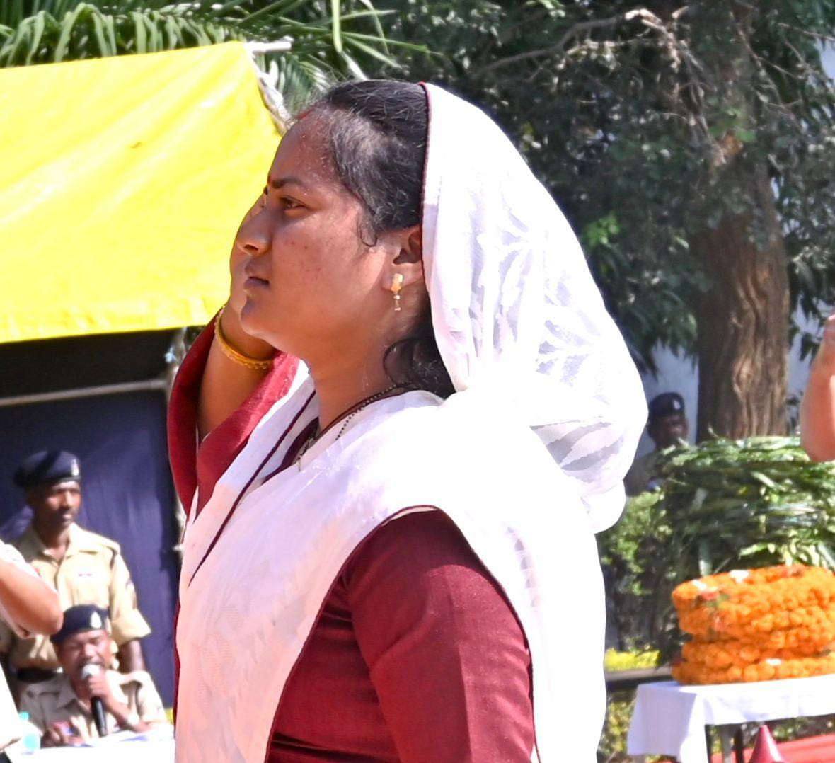 पुलिस स्मृति दिवस पर मंत्री श्रीमती लक्ष्मी राजवाड़े ने शहीद जवानों को दी श्रद्धांजलि पुलिस स्मृति दिवस पर मंत्री श्रीमती लक्ष्मी राजवाड़े ने शहीद जवानों को दी श्रद्धांजलि