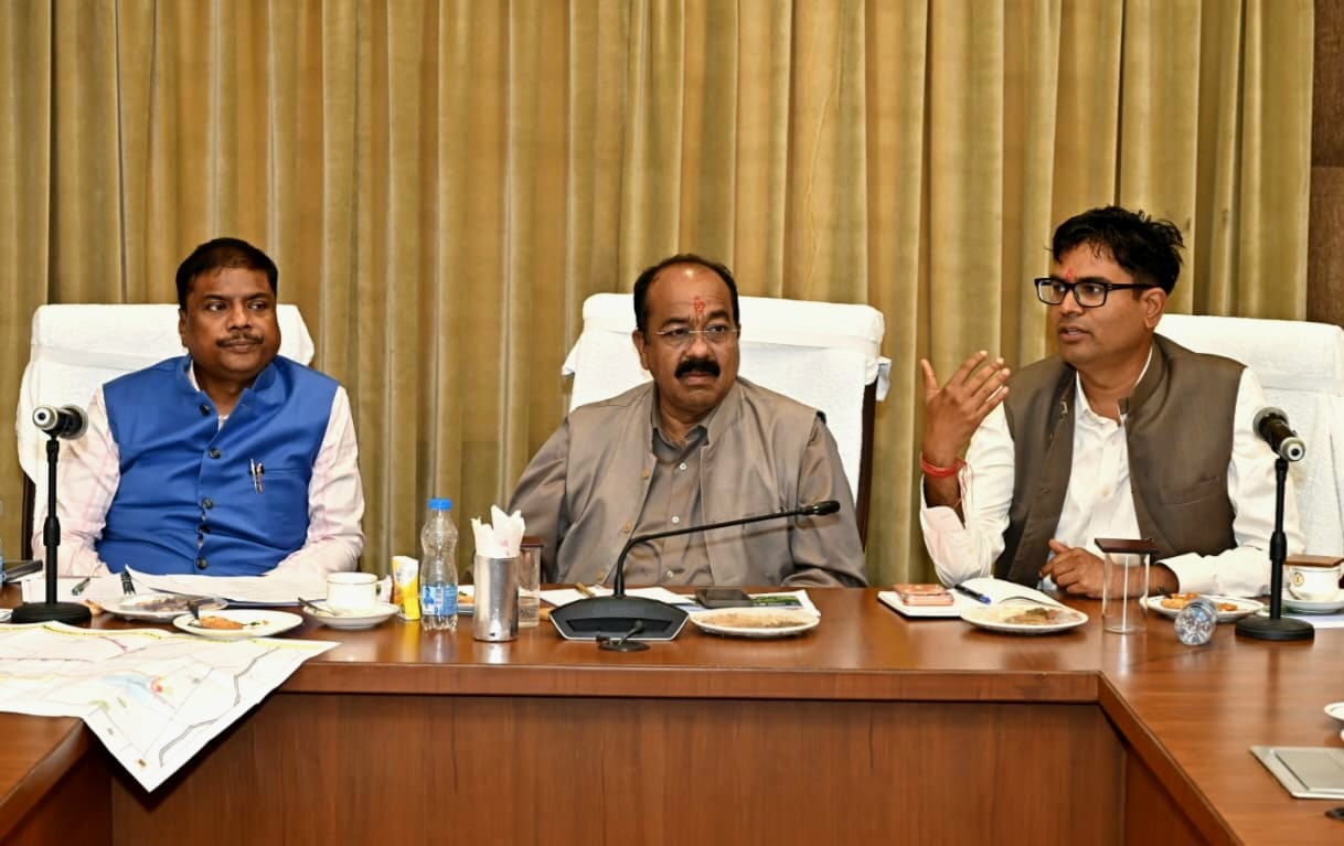 उपमुख्यमंत्री श्री विजय शर्मा ने पुनर्वास केंद्र में सुविधाओं की ली समीक्षा बैठक उपमुख्यमंत्री श्री विजय शर्मा ने पुनर्वास केंद्र में सुविधाओं की ली समीक्षा बैठक