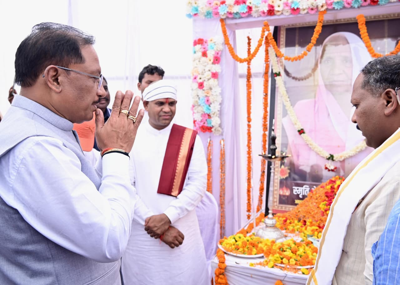 मुख्यमंत्री श्री विष्णु देव साय ने दिवंगत चन्दन बाई जी को दी श्रद्धांजलि….. मुख्यमंत्री श्री विष्णु देव साय ने दिवंगत चन्दन बाई जी को दी श्रद्धांजलि…..