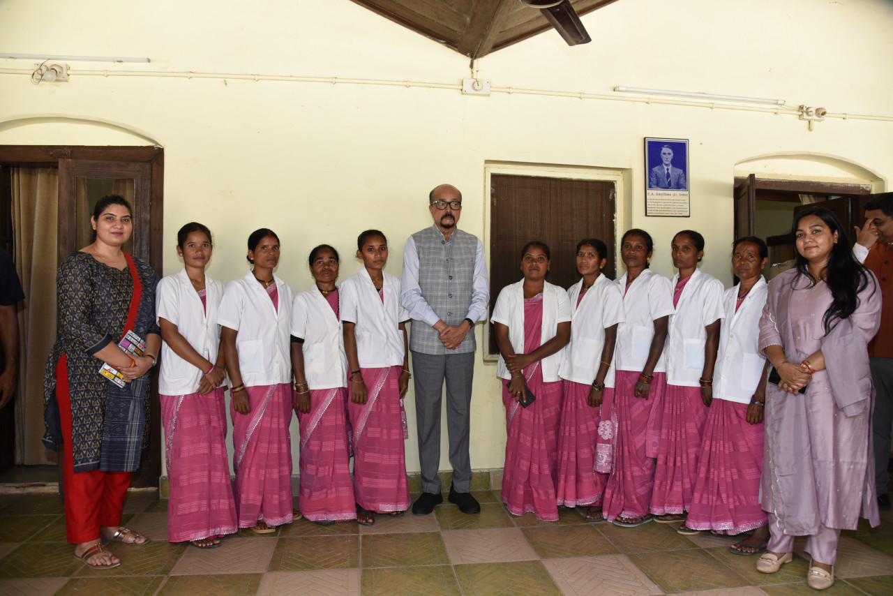 राज्यपाल श्री रमेन डेका ने दुगली में वनधन विकास केन्द्र का किया अवलोकन राज्यपाल श्री रमेन डेका ने दुगली में वनधन विकास केन्द्र का किया अवलोकन