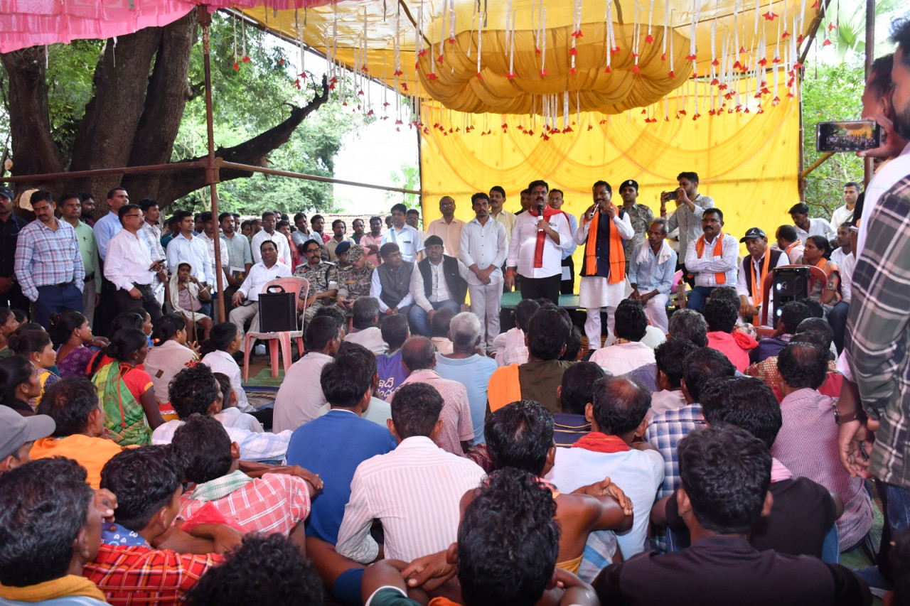 उप मुख्यमंत्री श्री विजय शर्मा सुकमा जिले के सुदूर वनांचल ग्राम दुलेड कैम्प का किया निरीक्षण उप मुख्यमंत्री श्री विजय शर्मा सुकमा जिले के सुदूर वनांचल ग्राम दुलेड कैम्प का किया निरीक्षण