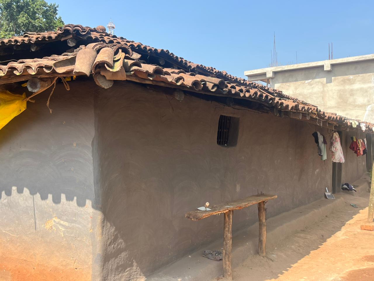 मिट्टी की झोपड़ी से पक्के घर तक : सन्ना गांव की महंती बेक की कहानी मिट्टी की झोपड़ी से पक्के घर तक : सन्ना गांव की महंती बेक की कहानी