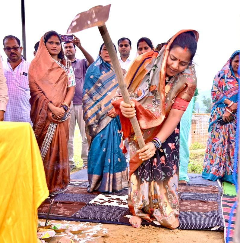 किसानों की खुशहाली के लिए प्रदेश सरकार संकल्पित : मंत्री श्रीमती राजवाड़े किसानों की खुशहाली के लिए प्रदेश सरकार संकल्पित : मंत्री श्रीमती राजवाड़े