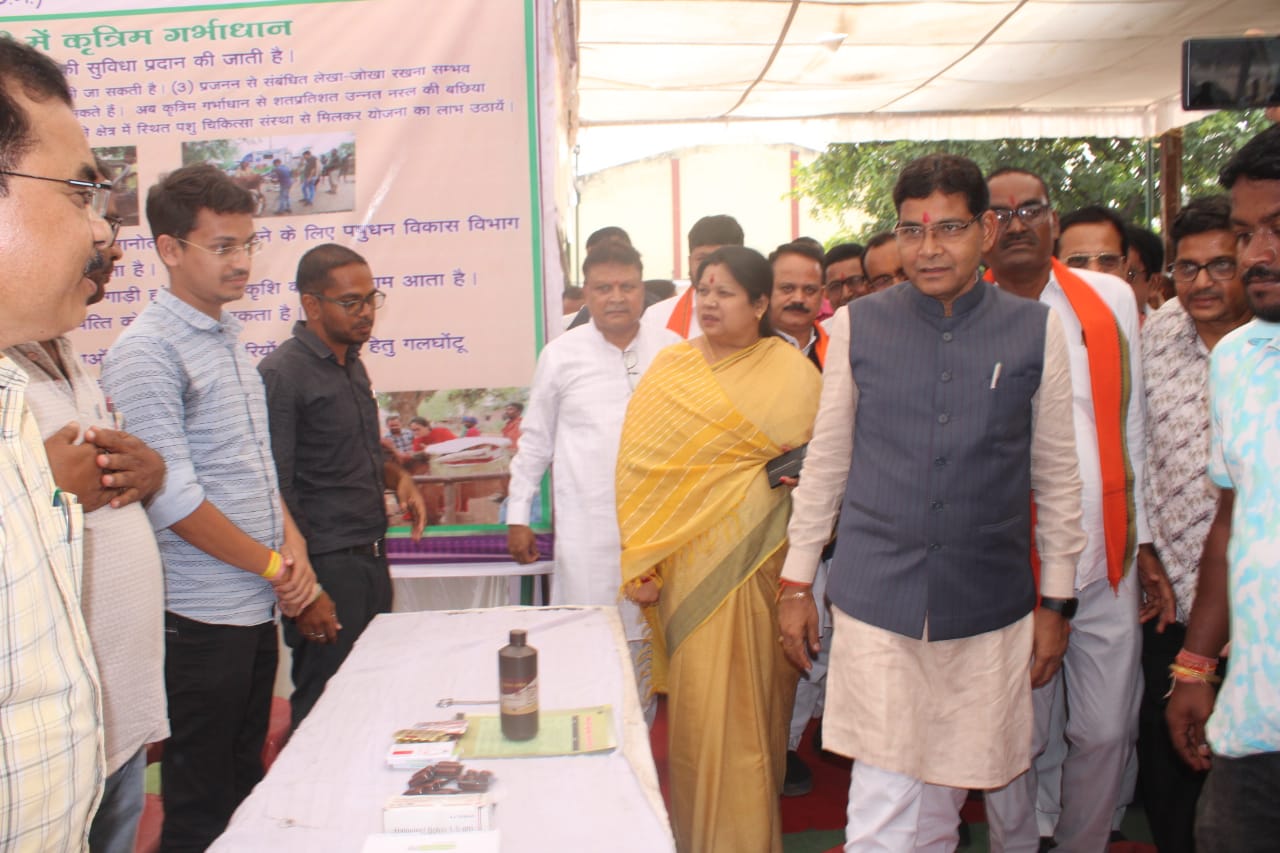 ‘किसान हैं विकसित भारत की रीढ़, तिलहन उत्पादन से बढ़ेगी आत्मनिर्भरता’ — मंत्री श्री टंक राम वर्मा ‘किसान हैं विकसित भारत की रीढ़, तिलहन उत्पादन से बढ़ेगी आत्मनिर्भरता’ — मंत्री श्री टंक राम वर्मा