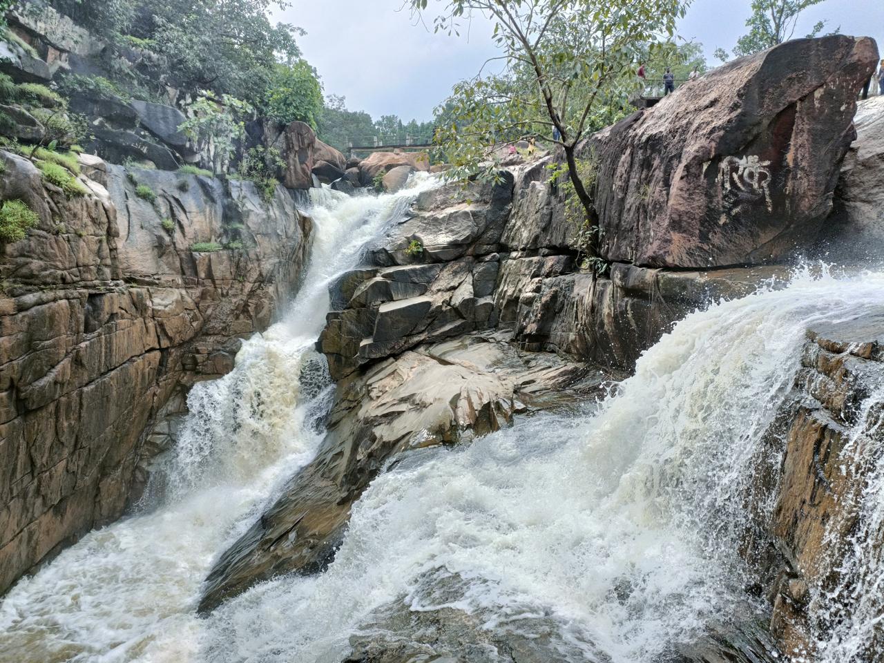 रानीदाह जलप्रपात : छत्तीसगढ़ के घने जंगलों में छिपा प्रकृति का चमत्कार रानीदाह जलप्रपात : छत्तीसगढ़ के घने जंगलों में छिपा प्रकृति का चमत्कार