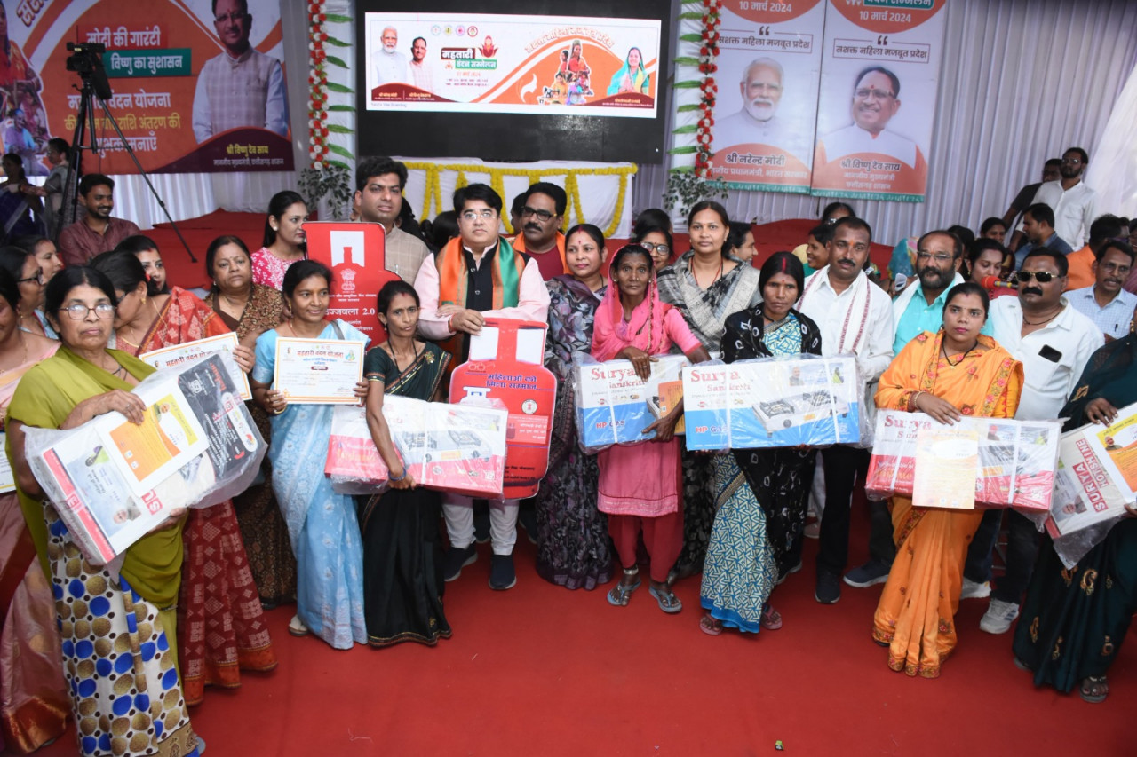 छत्तीसगढ़ रजत महोत्सव पर विशेष : धमतरी में 25 वर्षों में बदली महिलाओं और बच्चों की सामाजिक-आर्थिक तस्वीर छत्तीसगढ़ रजत महोत्सव पर विशेष : धमतरी में 25 वर्षों में बदली महिलाओं और बच्चों की सामाजिक-आर्थिक तस्वीर