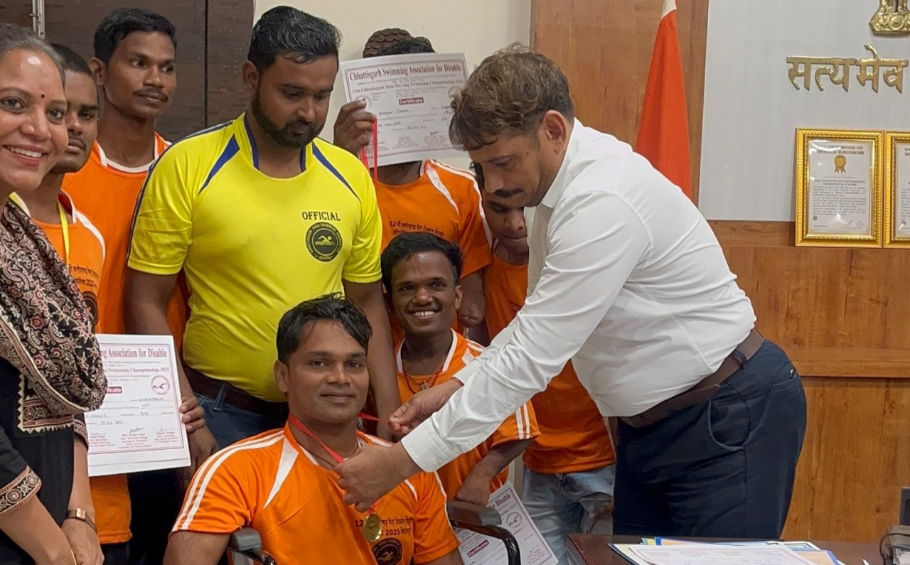 राज्य स्तरीय पैरा स्विमिंग चौम्पियनशिप में कबीरधाम के खिलाड़ियों ने जीते 14 पदक राज्य स्तरीय पैरा स्विमिंग चौम्पियनशिप में कबीरधाम के खिलाड़ियों ने जीते 14 पदक