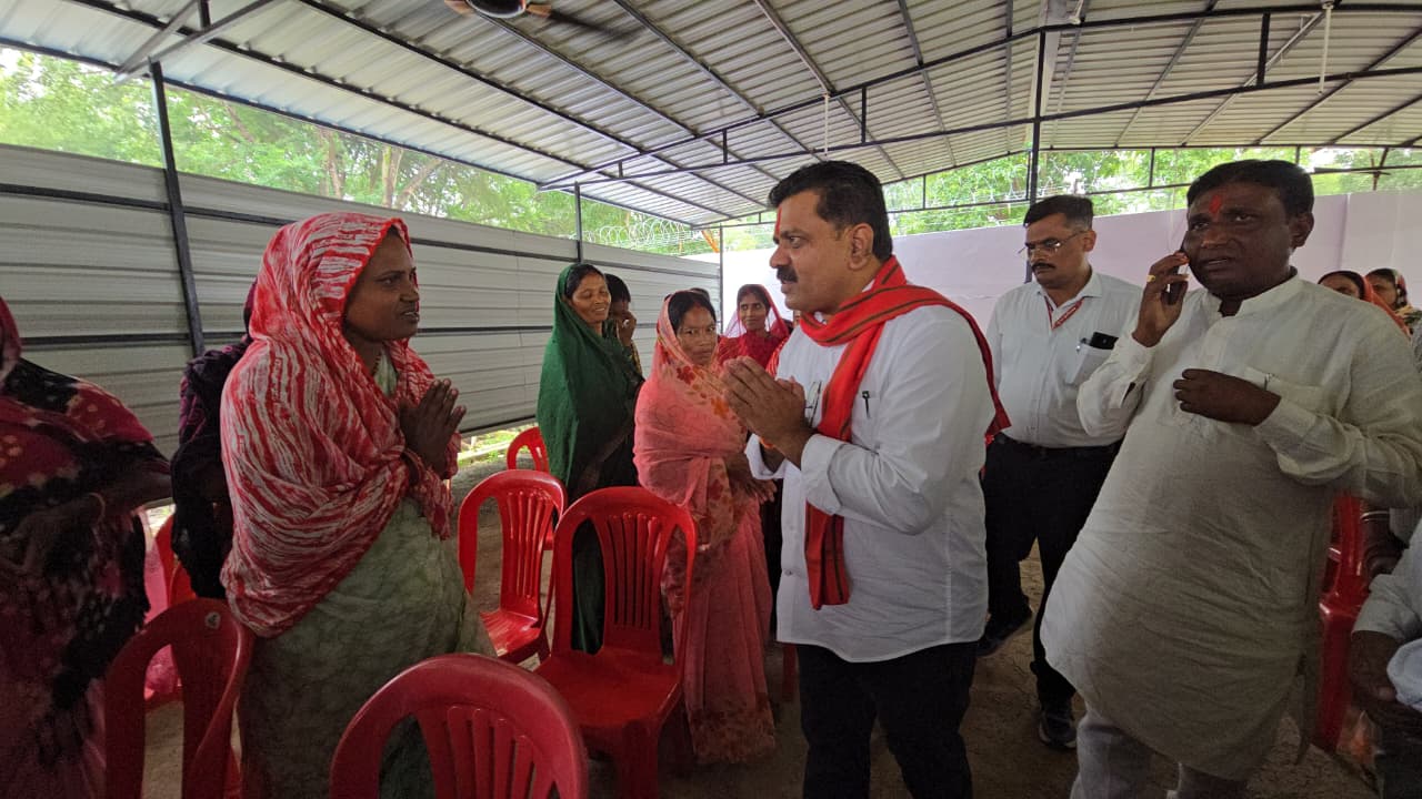 प्रदेश में पहली बार दीपावली पर उपमुख्यमंत्री श्री विजय शर्मा ने किया  स्वच्छता दीदियों व कमांडो के साथ जलपान एवं स्नेहिल सम्मान प्रदेश में पहली बार दीपावली पर उपमुख्यमंत्री श्री विजय शर्मा ने किया  स्वच्छता दीदियों व कमांडो के साथ जलपान एवं स्नेहिल सम्मान