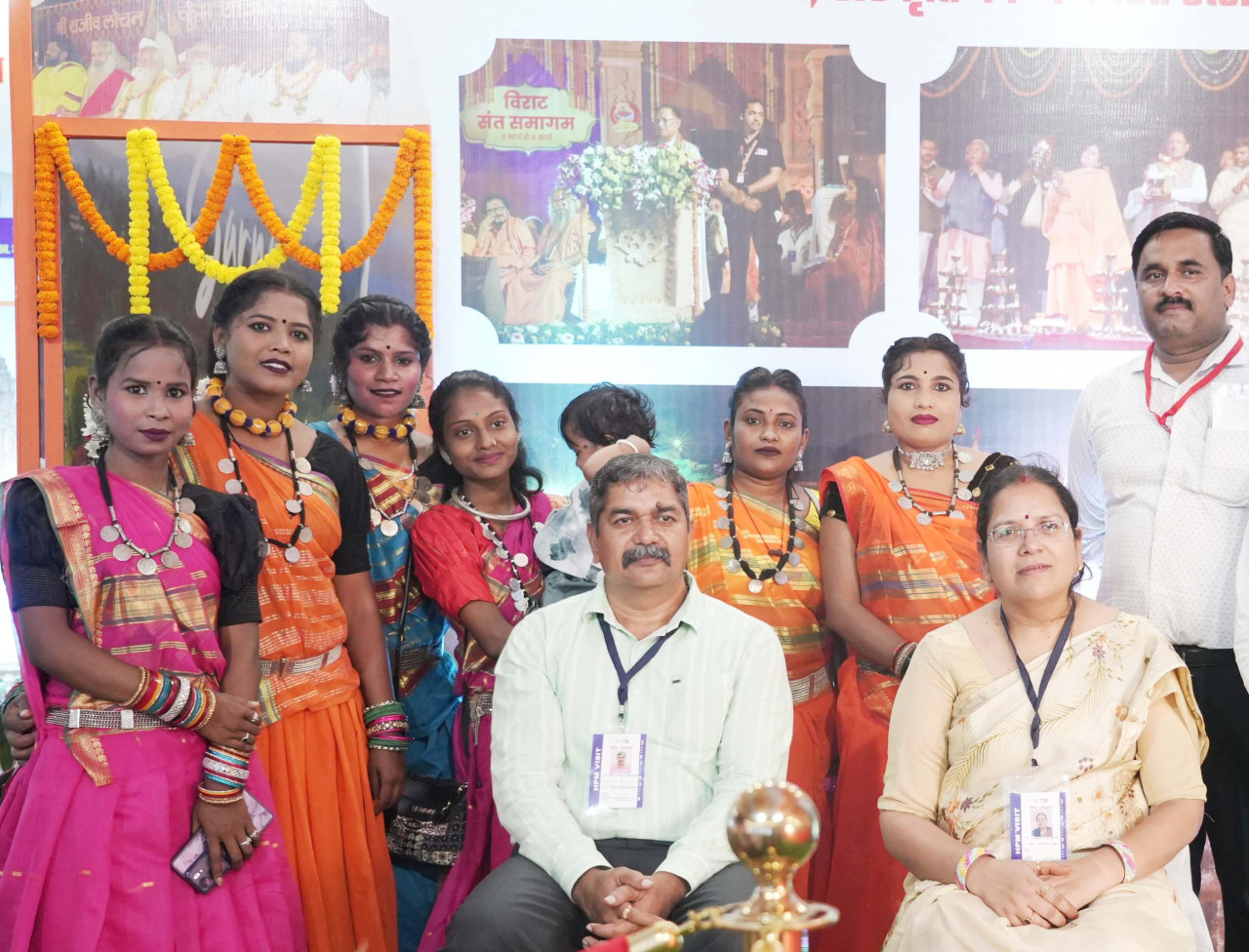 छत्तीसगढ़ के रजत जयंती राज्योत्सव में पर्यटन, संस्कृति एवं धर्मस्व विभाग का स्टॉल बना आकर्षण का केन्द्र, उमड़ी दर्शकों की भीड़ छत्तीसगढ़ के रजत जयंती राज्योत्सव में पर्यटन, संस्कृति एवं धर्मस्व विभाग का स्टॉल बना आकर्षण का केन्द्र, उमड़ी दर्शकों की भीड़