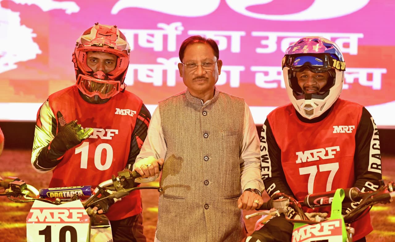 राष्ट्रीय सुपरक्रॉस बाइक रेसिंग चैंपियनशिप-2025 का रोमांच रायपुर में : मुख्यमंत्री श्री विष्णु देव साय ने बढ़ाया युवाओं का हौसला राष्ट्रीय सुपरक्रॉस बाइक रेसिंग चैंपियनशिप-2025 का रोमांच रायपुर में : मुख्यमंत्री श्री विष्णु देव साय ने बढ़ाया युवाओं का हौसला
