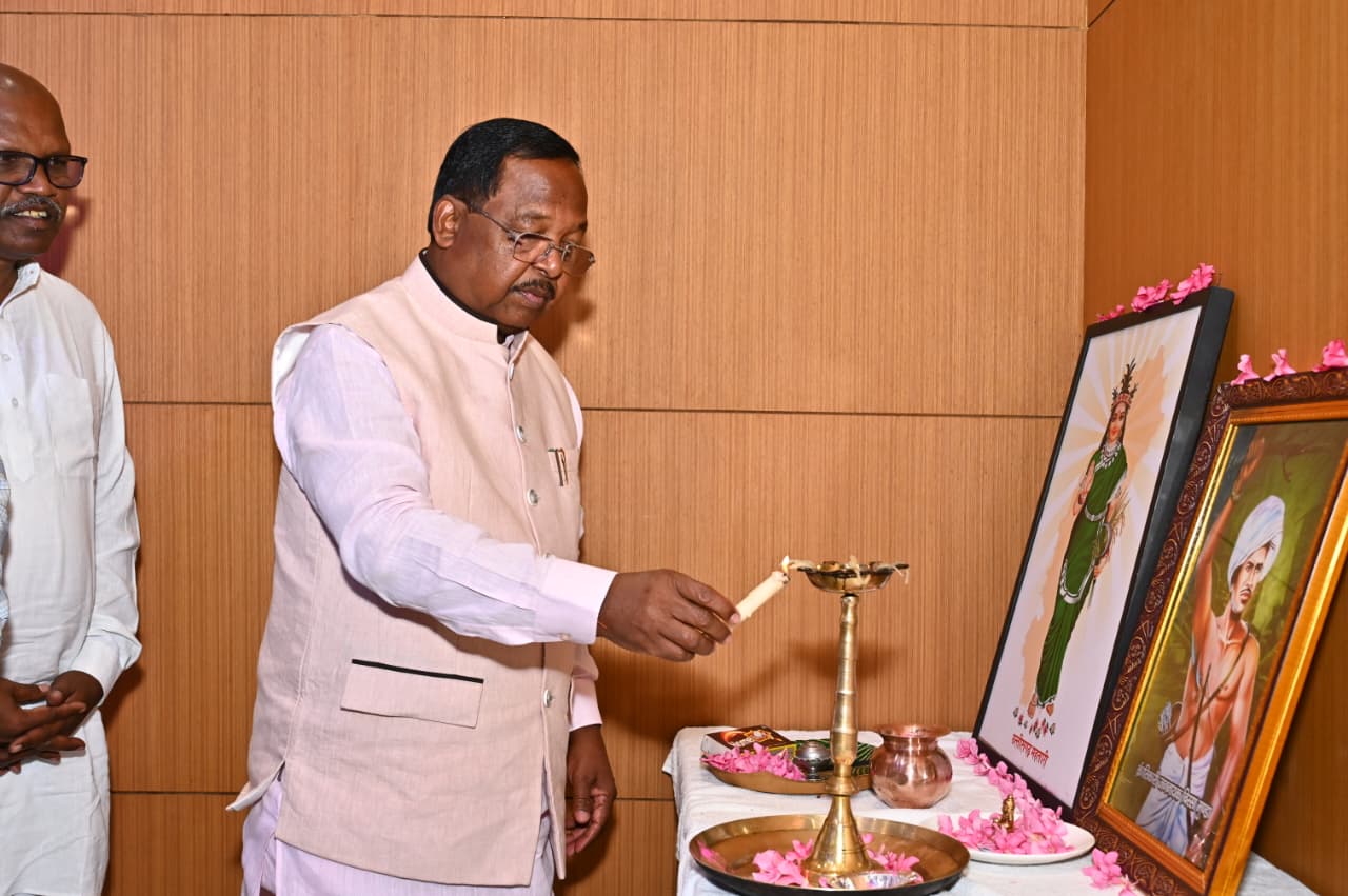 जनजातीय गौरव के लिए हम सबक को मिलकर काम करना होगा: मंत्री श्री रामविचार नेताम जनजातीय गौरव के लिए हम सबक को मिलकर काम करना होगा: मंत्री श्री रामविचार नेताम