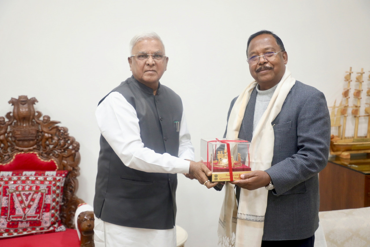 मंत्री श्री नेताम ने मध्यप्रदेश के राज्यपाल से की सौजन्य मुलाकात मंत्री श्री नेताम ने मध्यप्रदेश के राज्यपाल से की सौजन्य मुलाकात