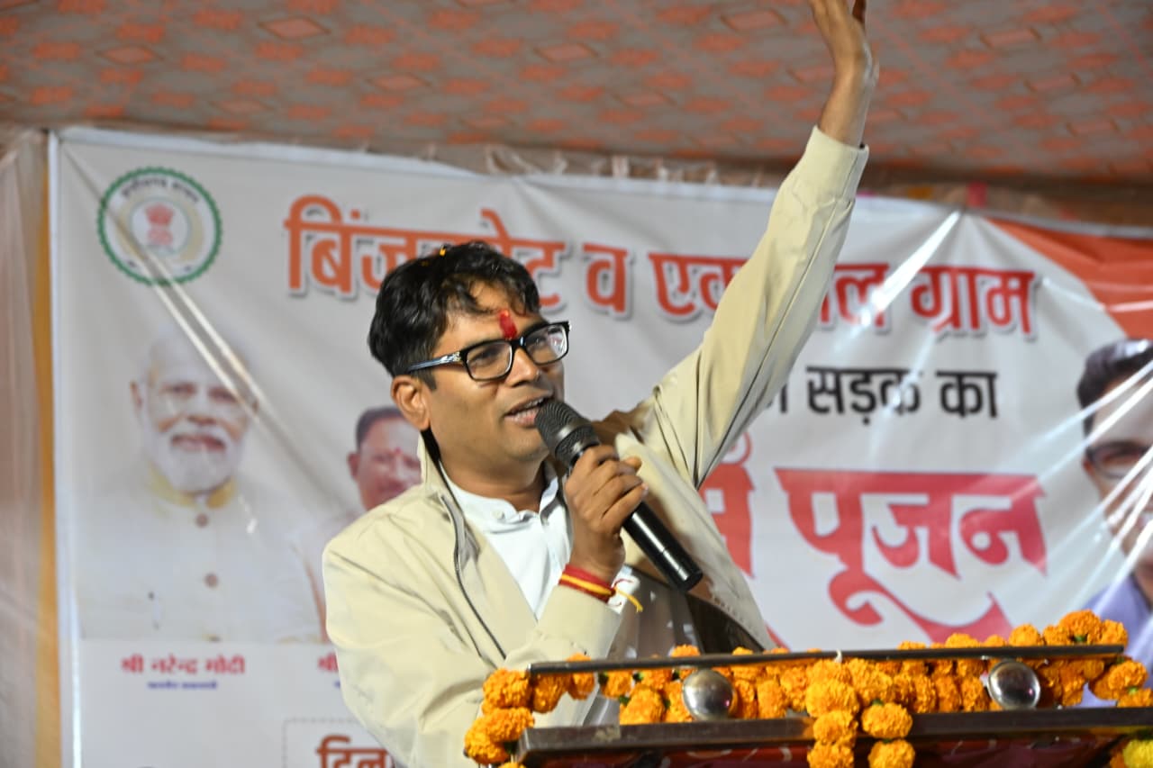 वित्त मंत्री ने भाठनपाली-बिंजकोट में 6.26 करोड़ रुपए के सडक निर्माण कार्य का किया भूमिपूजन वित्त मंत्री ने भाठनपाली-बिंजकोट में 6.26 करोड़ रुपए के सडक निर्माण कार्य का किया भूमिपूजन