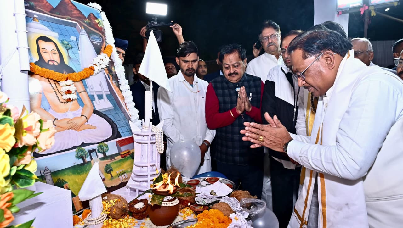 बाबा गुरु घासीदास ने पूरी मानवजाति को सामाजिक समरसता का दिया संदेश – मुख्यमंत्री श्री विष्णुदेव साय बाबा गुरु घासीदास ने पूरी मानवजाति को सामाजिक समरसता का दिया संदेश – मुख्यमंत्री श्री विष्णुदेव साय