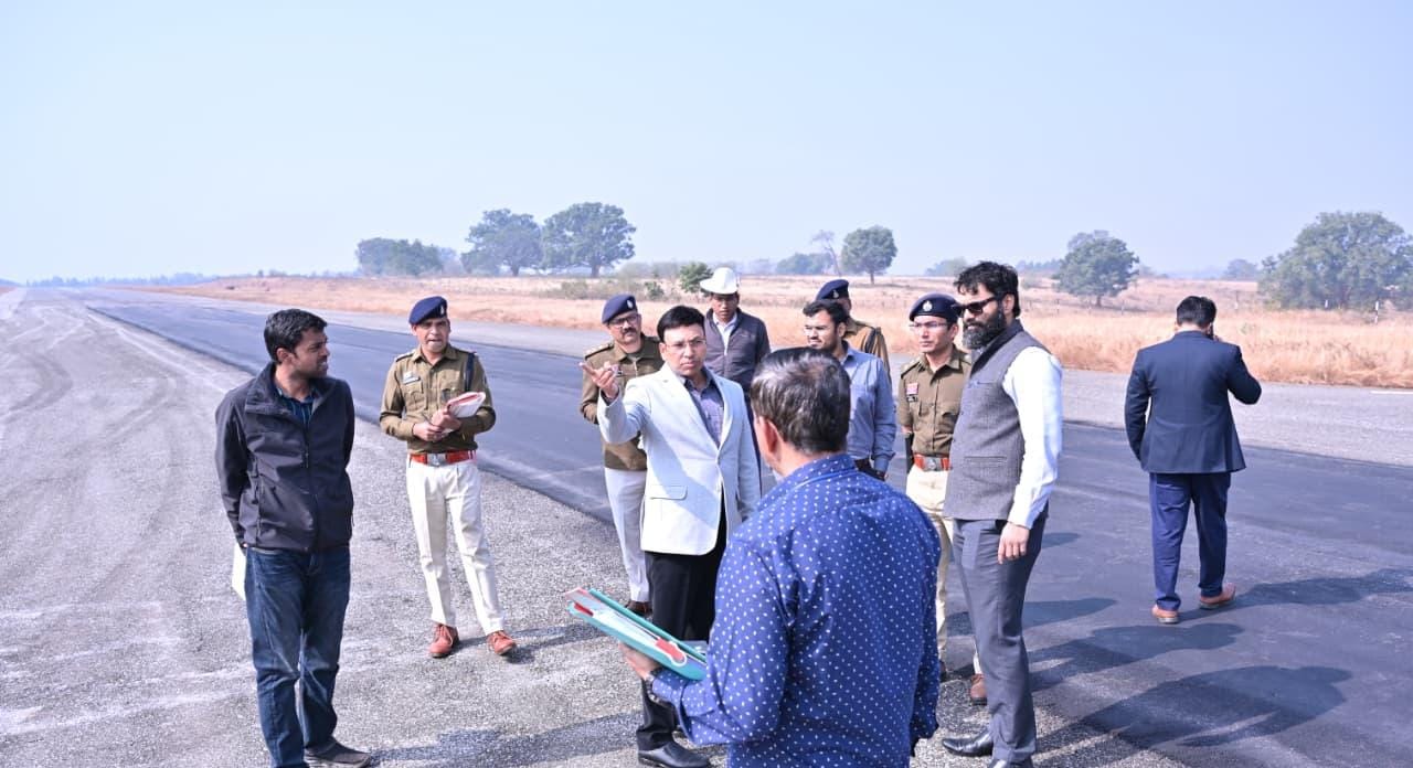 राष्ट्रपति श्रीमती द्रौपदी मुर्मू के प्रस्तावित आगमन की तैयारी के संबंध में कलेक्टर एवं एसएसपी ने आगडीह का किया निरीक्षण राष्ट्रपति श्रीमती द्रौपदी मुर्मू के प्रस्तावित आगमन की तैयारी के संबंध में कलेक्टर एवं एसएसपी ने आगडीह का किया निरीक्षण