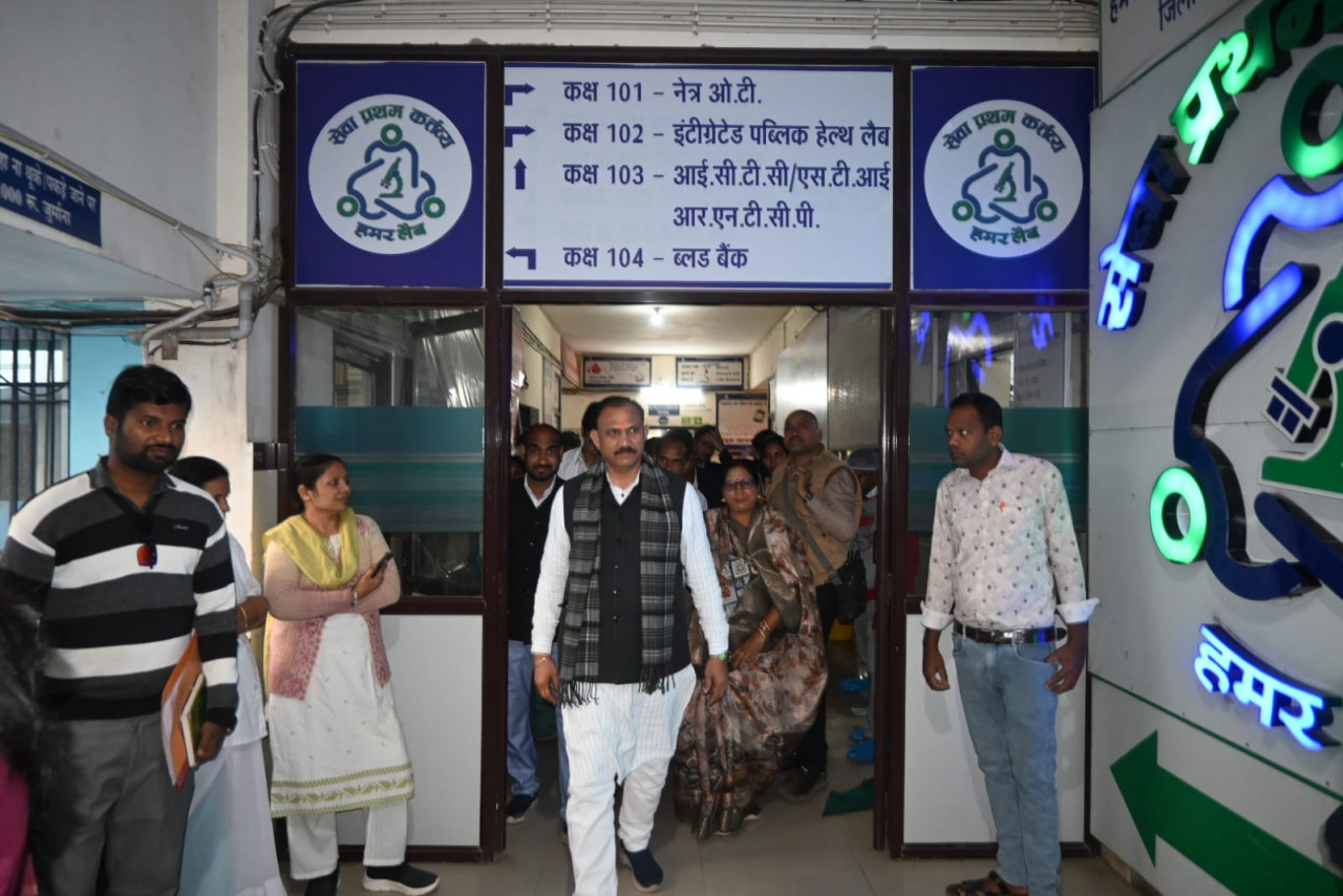 स्वास्थ्य मंत्री ने ज़िला अस्पताल बलौदा बाजार का किया निरीक्षण, इंटिग्रेटेड पब्लिक हेल्थ लैब को क्वॉलिटी सर्टिफिकेट मिलने पर दी बधाई स्वास्थ्य मंत्री ने ज़िला अस्पताल बलौदा बाजार का किया निरीक्षण, इंटिग्रेटेड पब्लिक हेल्थ लैब को क्वॉलिटी सर्टिफिकेट मिलने पर दी बधाई