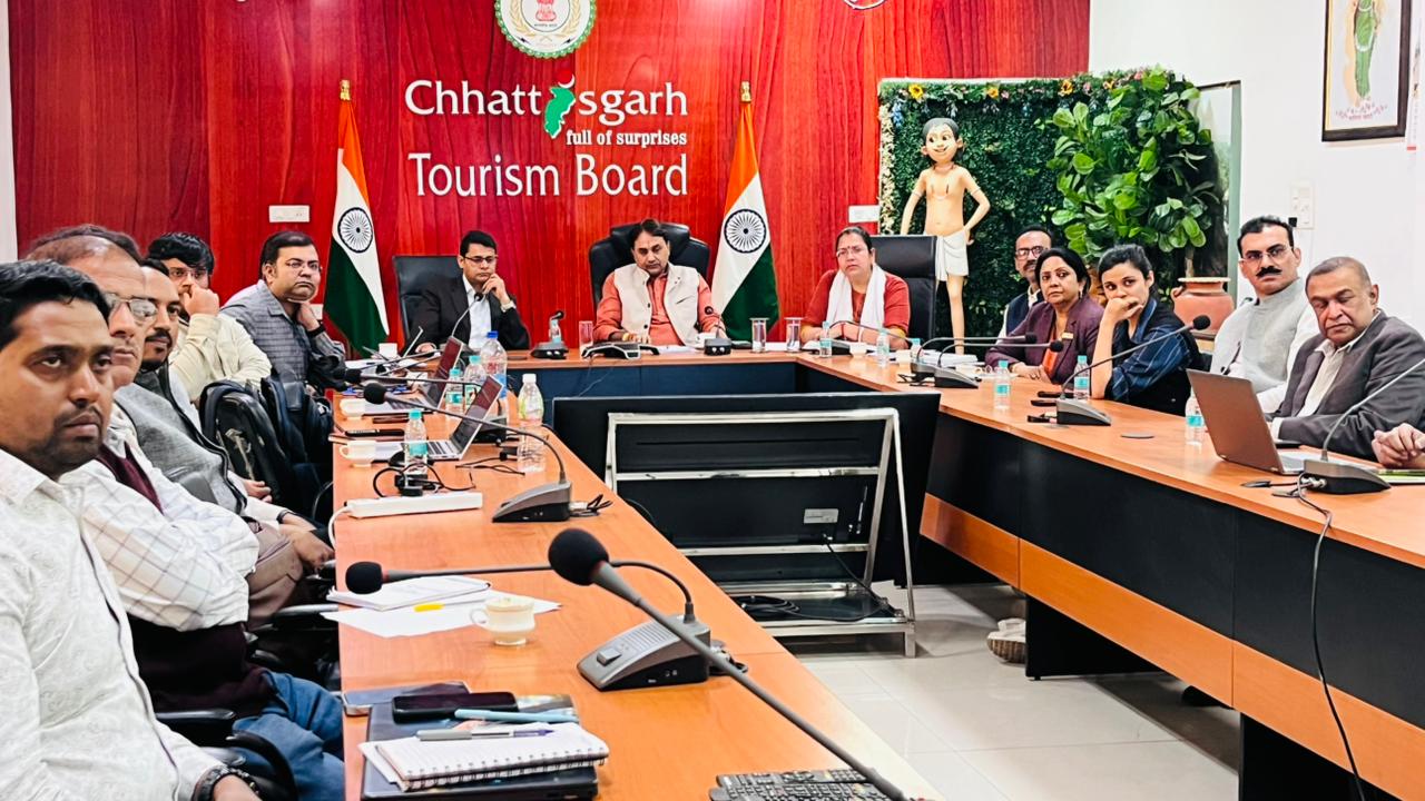 नवा रायपुर में प्रस्तावित चित्रोत्पला फिल्म सिटी के निर्माण के संबध में छत्तीसगढ़ पर्यटन बोर्ड के अध्यक्ष श्री नीलू शर्मा की अध्यक्षता में समीक्षा बैठक आयोजित नवा रायपुर में प्रस्तावित चित्रोत्पला फिल्म सिटी के निर्माण के संबध में छत्तीसगढ़ पर्यटन बोर्ड के अध्यक्ष श्री नीलू शर्मा की अध्यक्षता में समीक्षा बैठक आयोजित