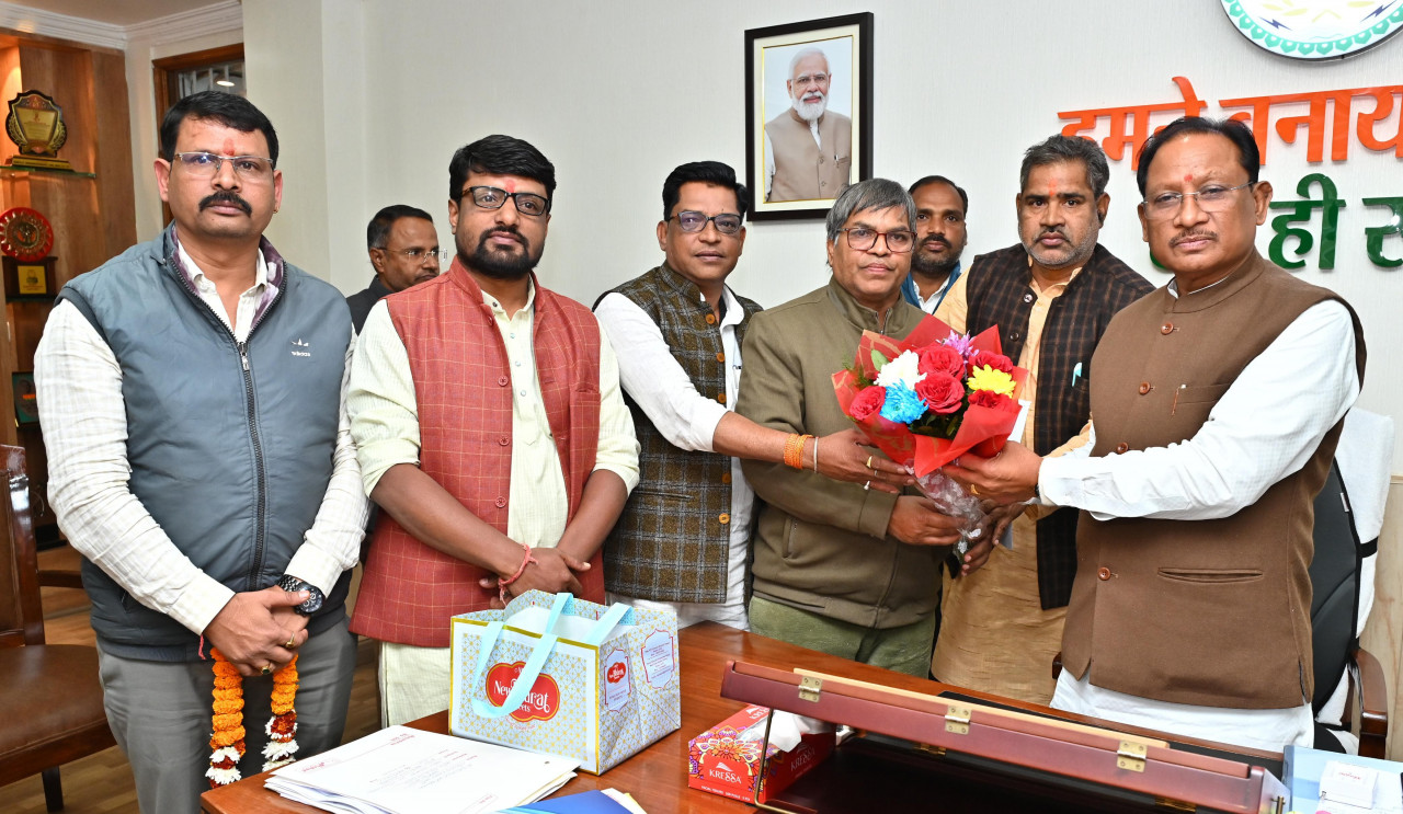 मुख्यमंत्री श्री विष्णुदेव साय से वीर शहीद दीपक भारद्वाज स्मृति समिति के सदस्यों की सौजन्य मुलाकात मुख्यमंत्री श्री विष्णुदेव साय से वीर शहीद दीपक भारद्वाज स्मृति समिति के सदस्यों की सौजन्य मुलाकात