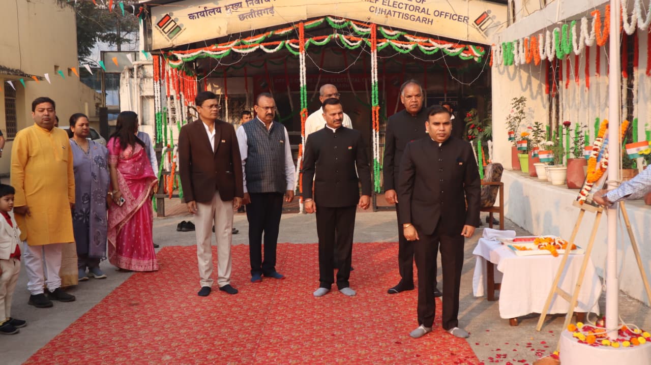 77वें गणतंत्र दिवस पर मुख्य निर्वाचन पदाधिकारी श्री यशवंत कुमार ने फहराया राष्ट्रीय ध्वज 77वें गणतंत्र दिवस पर मुख्य निर्वाचन पदाधिकारी श्री यशवंत कुमार ने फहराया राष्ट्रीय ध्वज