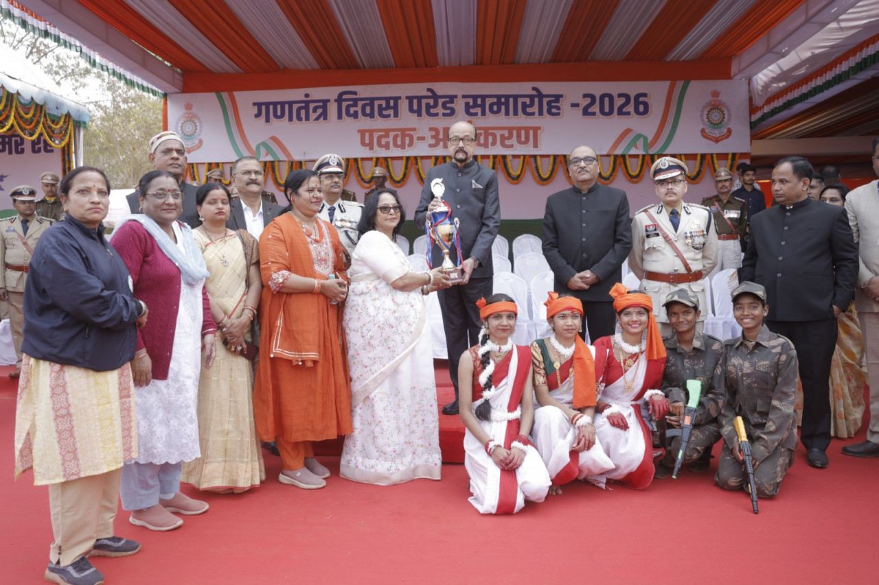 राजधानी रायपुर में हर्षाेल्लास के साथ मनाया गया 77वां गणतंत्र दिवस राजधानी रायपुर में हर्षाेल्लास के साथ मनाया गया 77वां गणतंत्र दिवस