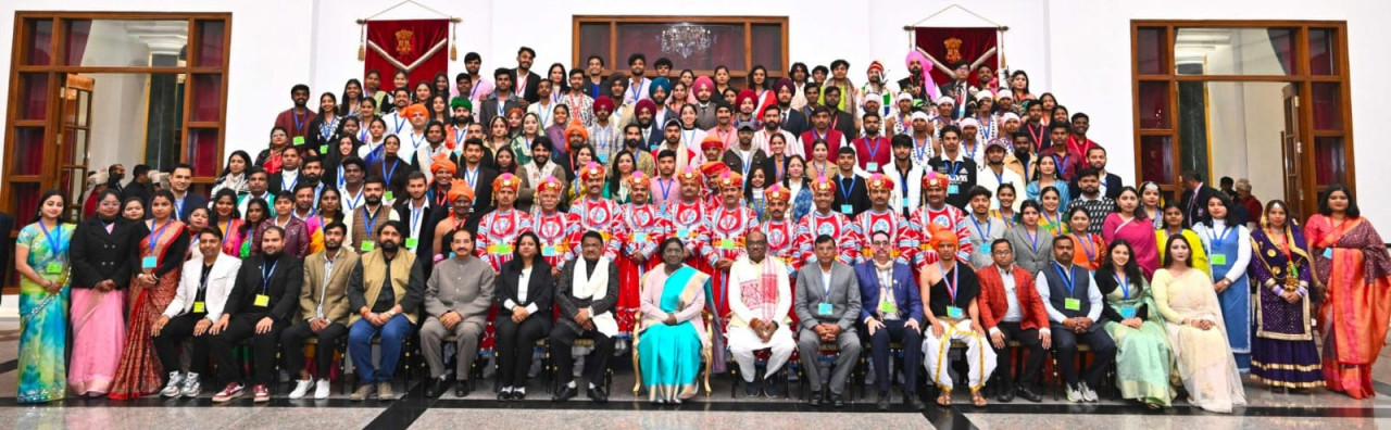 राष्ट्रपति भवन में छत्तीसगढ़ की झांकी कलाकारों का सम्मान…. राष्ट्रपति भवन में छत्तीसगढ़ की झांकी कलाकारों का सम्मान….