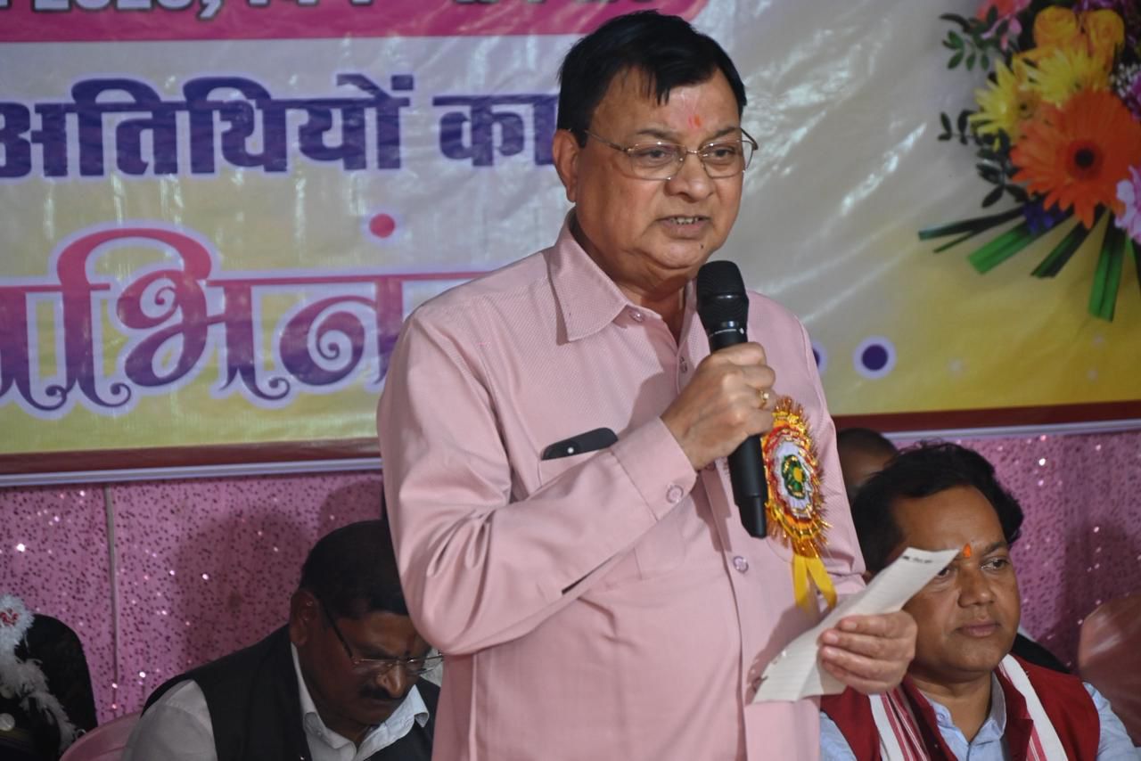 उद्योग मंत्री श्री लखन लाल देवांगन ने छत्तीसगढ़ निषाद केवट समाज को दी 30 लाख क़े विकास कार्यों की सौगात उद्योग मंत्री श्री लखन लाल देवांगन ने छत्तीसगढ़ निषाद केवट समाज को दी 30 लाख क़े विकास कार्यों की सौगात