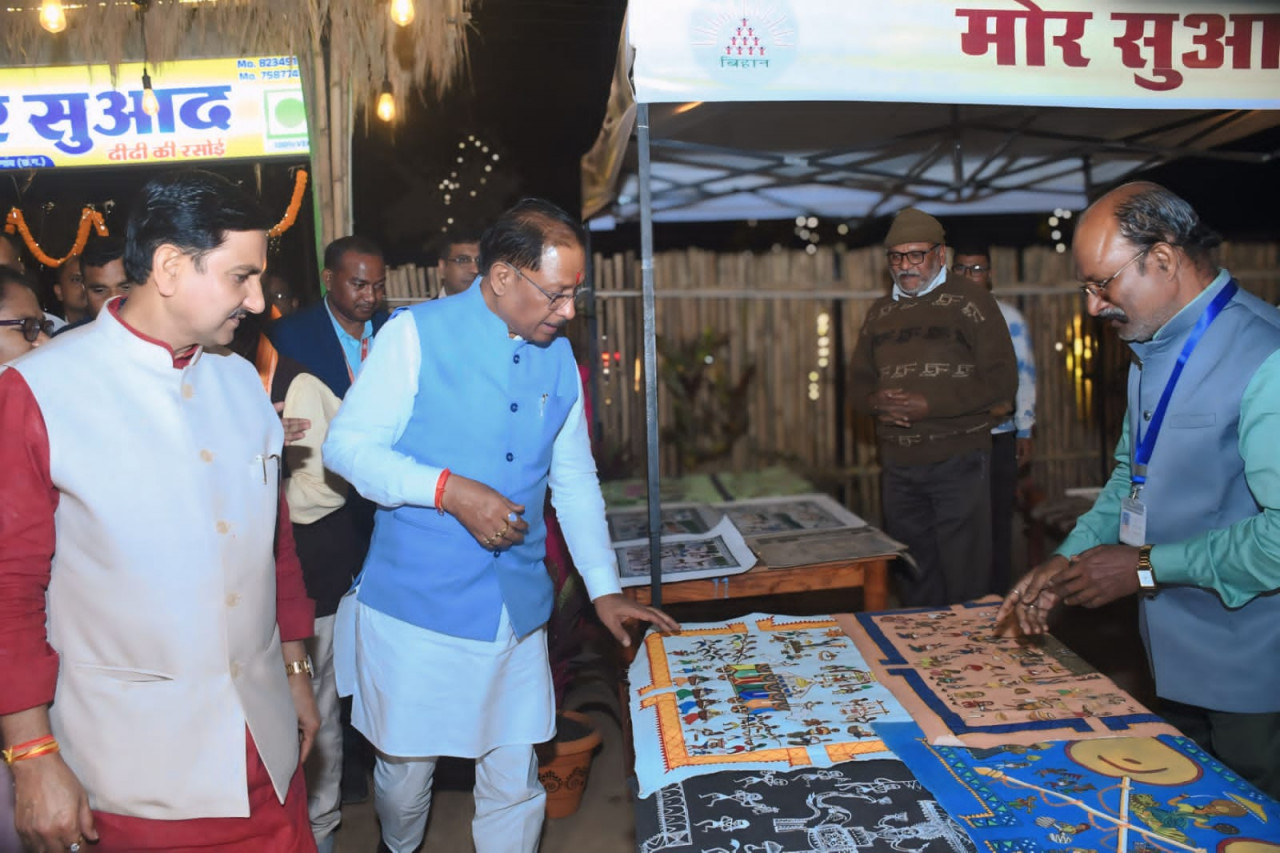 राज्यपाल और मुख्यमंत्री ने केशकाल में सड़क उन्नयन कार्य का लिया जायजा राज्यपाल और मुख्यमंत्री ने केशकाल में सड़क उन्नयन कार्य का लिया जायजा