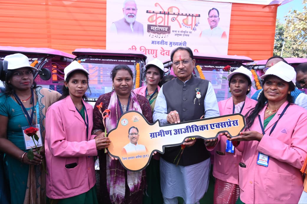 उज्ज्वला गैस, पिंक ई-रिक्शा और गार्बेज रिक्शा वितरण से आत्मनिर्भरता को मिला नया संबल उज्ज्वला गैस, पिंक ई-रिक्शा और गार्बेज रिक्शा वितरण से आत्मनिर्भरता को मिला नया संबल