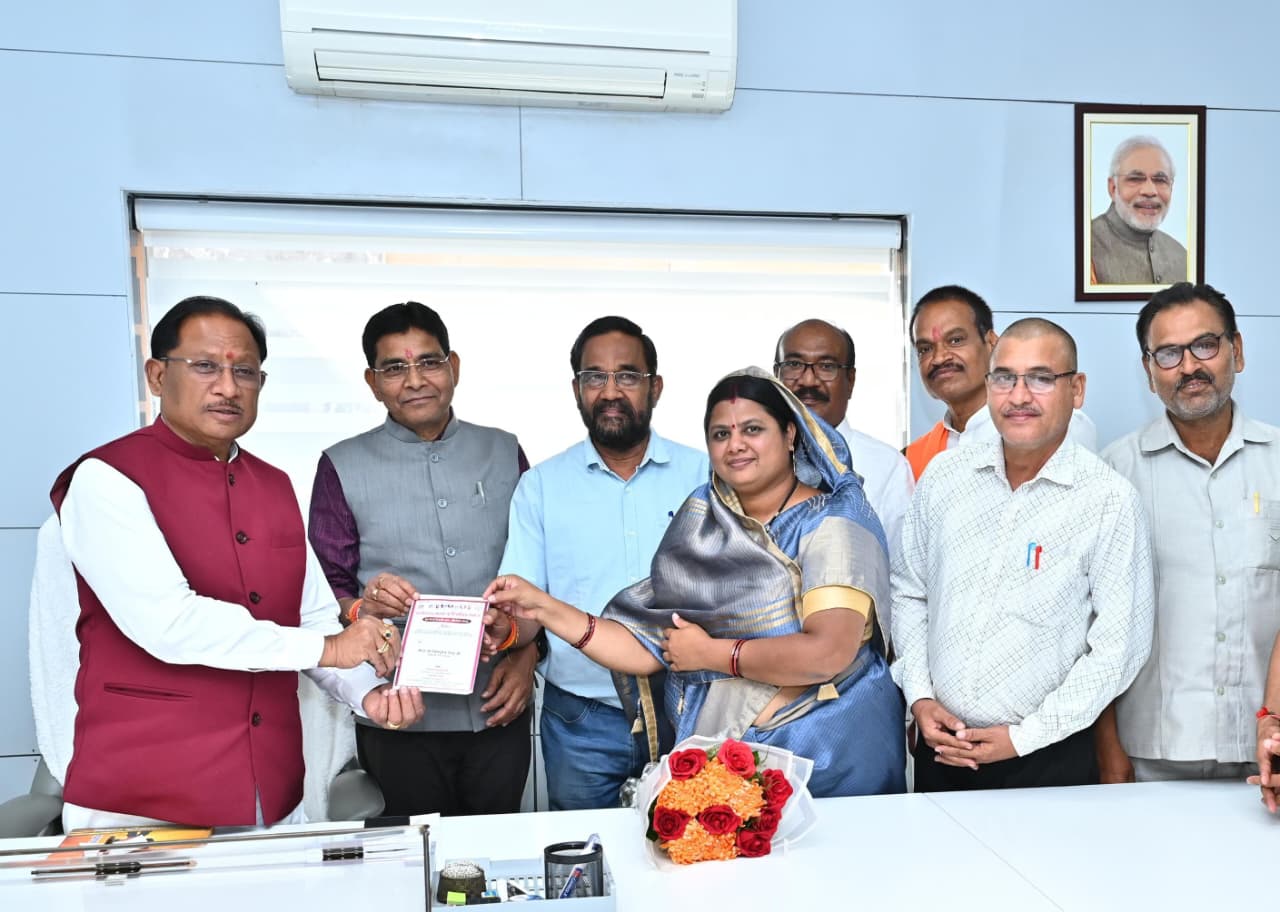 मुख्यमंत्री श्री साय से छत्तीसगढ़ मनवा कुर्मी क्षत्रिय समाज के प्रतिनिधिमंडल ने की सौजन्य मुलाकात, 80 वॉ महा- अधिवेशन का दिया न्यौता मुख्यमंत्री श्री साय से छत्तीसगढ़ मनवा कुर्मी क्षत्रिय समाज के प्रतिनिधिमंडल ने की सौजन्य मुलाकात, 80 वॉ महा- अधिवेशन का दिया न्यौता