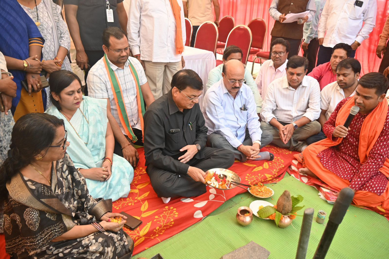 उद्योग मंत्री श्री लखन लाल देवांगन ने शिवाजीनगर और एमपी नगर कॉलोनी को दी 14.42 करोड़ के अंडरग्राउंड सीवरेज लाइन की सौगात, 3350 मकानों को मिलेगा लाभ उद्योग मंत्री श्री लखन लाल देवांगन ने शिवाजीनगर और एमपी नगर कॉलोनी को दी 14.42 करोड़ के अंडरग्राउंड सीवरेज लाइन की सौगात, 3350 मकानों को मिलेगा लाभ