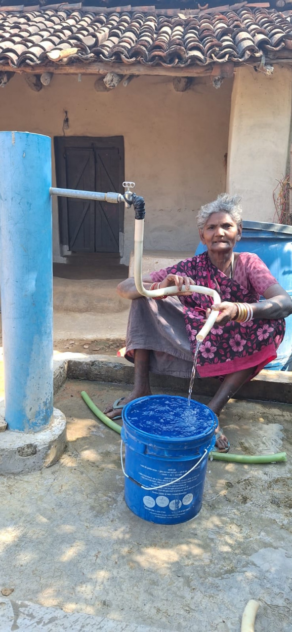जल जीवन मिशन से बदली फुलमत बाई की जिंदगी, अब नहीं करना पड़ता पानी के लिए संघर्ष जल जीवन मिशन से बदली फुलमत बाई की जिंदगी, अब नहीं करना पड़ता पानी के लिए संघर्ष