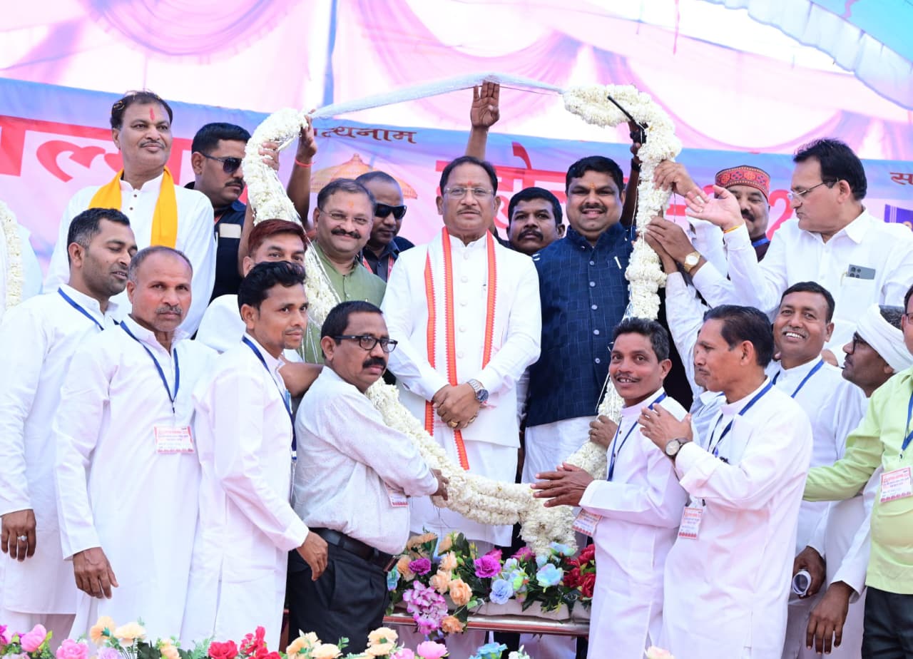 संत कबीर की वाणी समाज को जोड़ती है, सरकार का संकल्प जनजीवन संवारता है : मुख्यमंत्री श्री विष्णु देव साय संत कबीर की वाणी समाज को जोड़ती है, सरकार का संकल्प जनजीवन संवारता है : मुख्यमंत्री श्री विष्णु देव साय