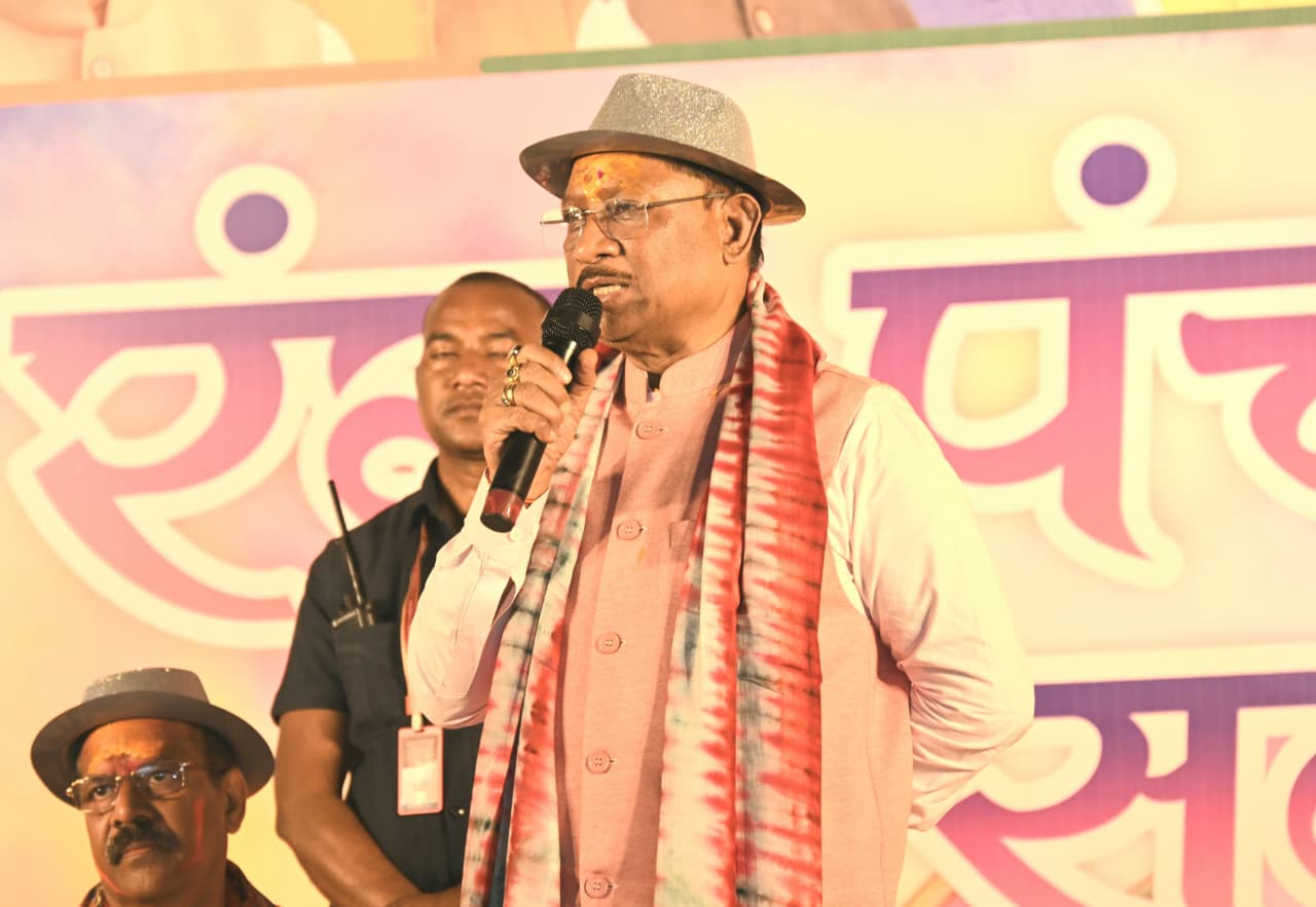 प्रेम, सद्भाव और भाईचारे का संदेश देता है होली का पर्व:कृषक उन्नति योजना से किसानों के घर आई दुगुनी खुशियां – मुख्यमंत्री श्री विष्णु देव साय प्रेम, सद्भाव और भाईचारे का संदेश देता है होली का पर्व:कृषक उन्नति योजना से किसानों के घर आई दुगुनी खुशियां – मुख्यमंत्री श्री विष्णु देव साय