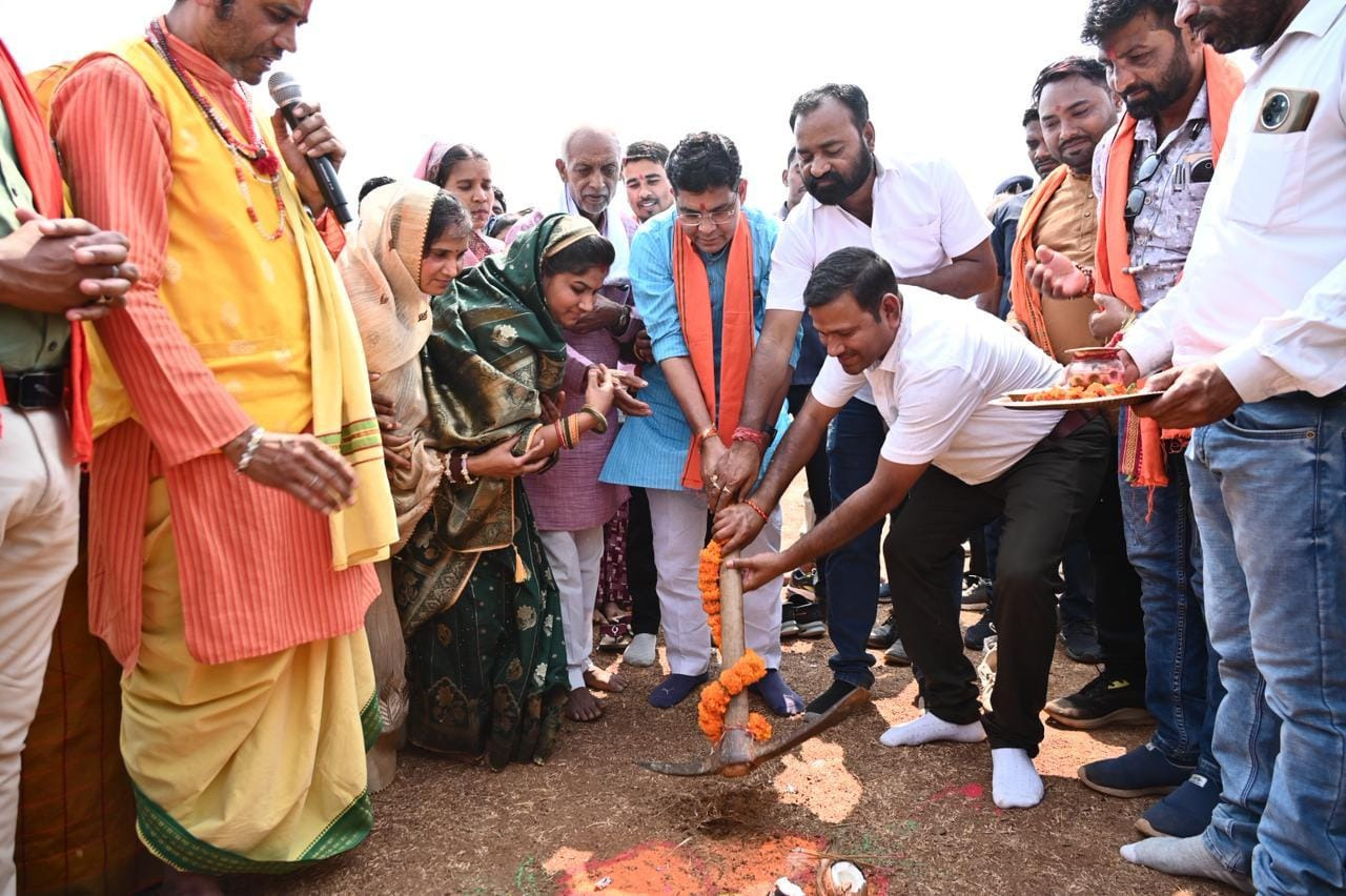 समृद्ध और सुलभ ग्रामीण भारत के लिए मज़बूत आधारभूत संरचना है पुल -मंत्री श्री टंक राम वर्मा समृद्ध और सुलभ ग्रामीण भारत के लिए मज़बूत आधारभूत संरचना है पुल -मंत्री श्री टंक राम वर्मा
