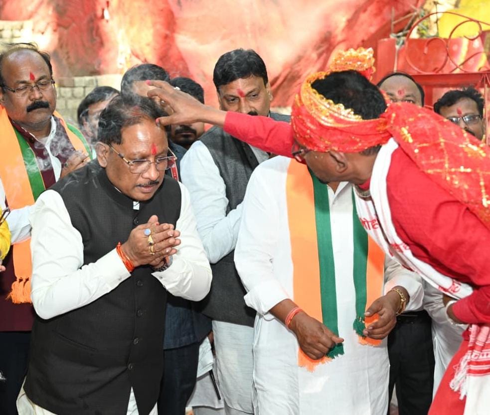 मुख्यमंत्री ने कुदरगढ़ी माता मंदिर में पूजा-अर्चना कर की प्रदेशवासियों की सुख-समृद्धि की कामना मुख्यमंत्री ने कुदरगढ़ी माता मंदिर में पूजा-अर्चना कर की प्रदेशवासियों की सुख-समृद्धि की कामना