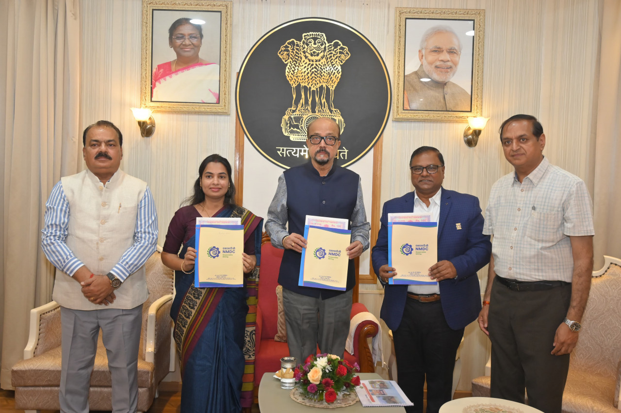 राज्यपाल रमेन डेका की पहल पर जशपुर जिले में ‘लैब ऑन व्हील्स’ एम्बुलेंस की मिलेगी सुविधा राज्यपाल रमेन डेका की पहल पर जशपुर जिले में ‘लैब ऑन व्हील्स’ एम्बुलेंस की मिलेगी सुविधा