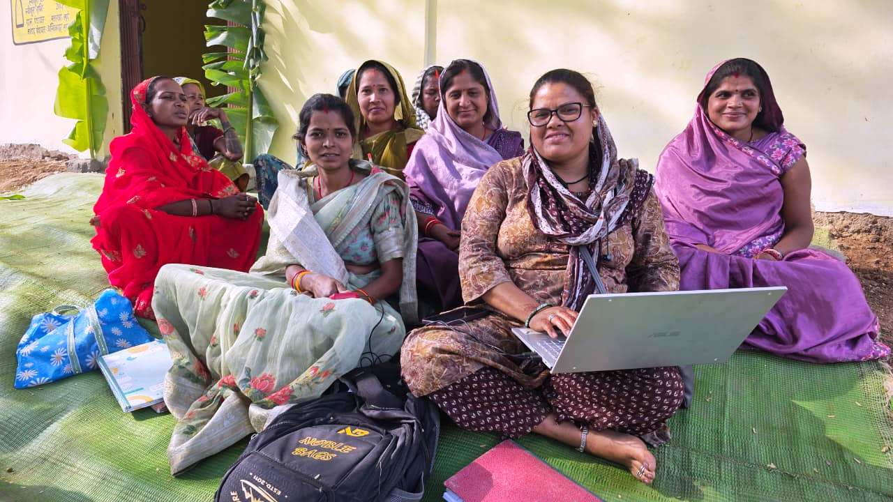 बैंक सखी बन आशा एक्का ने लिखी आत्मनिर्भरता की नई इबारत, 5 करोड़ से अधिक का किया ट्रांजेक्शन बैंक सखी बन आशा एक्का ने लिखी आत्मनिर्भरता की नई इबारत, 5 करोड़ से अधिक का किया ट्रांजेक्शन