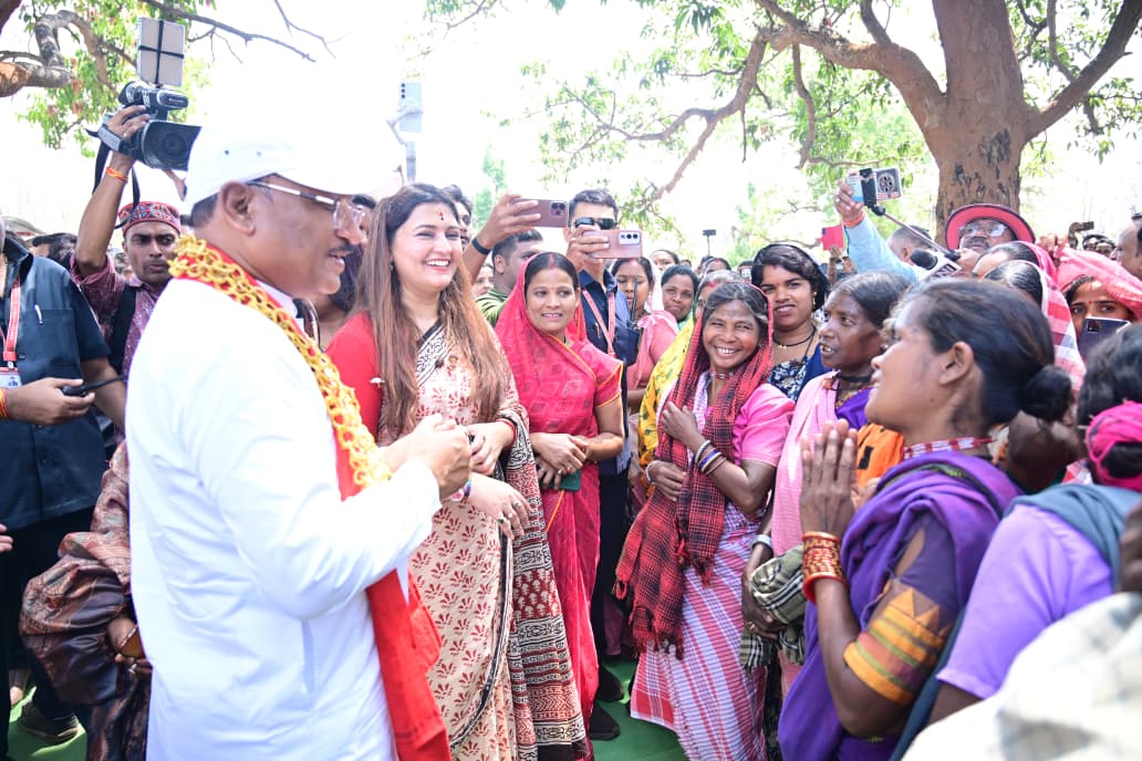 एक चौपाल ऐसा भी जहाँ खुशियों और तालियों की रही गूंज