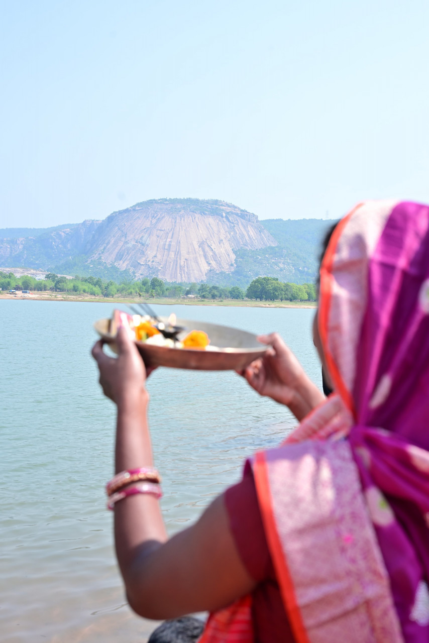 सोमनाथ स्वाभिमान पर्व पर मधेश्वर महादेव पर्वत में हुई विशेष पूजा-अर्चना सोमनाथ स्वाभिमान पर्व पर मधेश्वर महादेव पर्वत में हुई विशेष पूजा-अर्चना