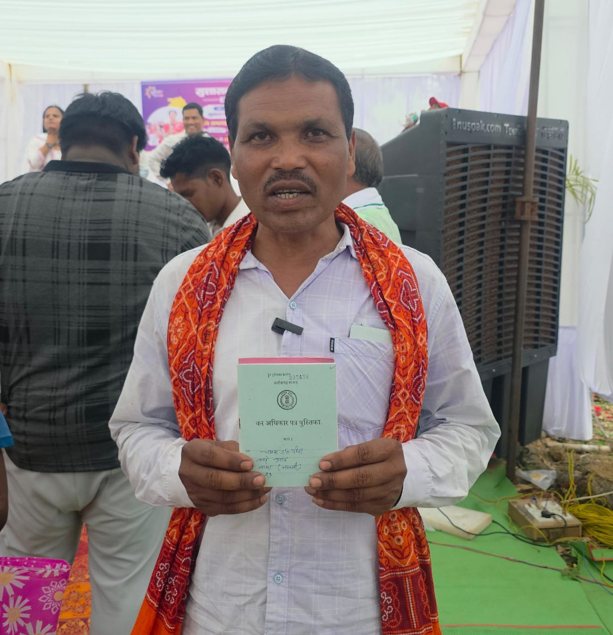 सुशासन तिहार में चमरू तिर्की को मिला वन अधिकार पत्र, खेती-किसानी को मिला नया संबल