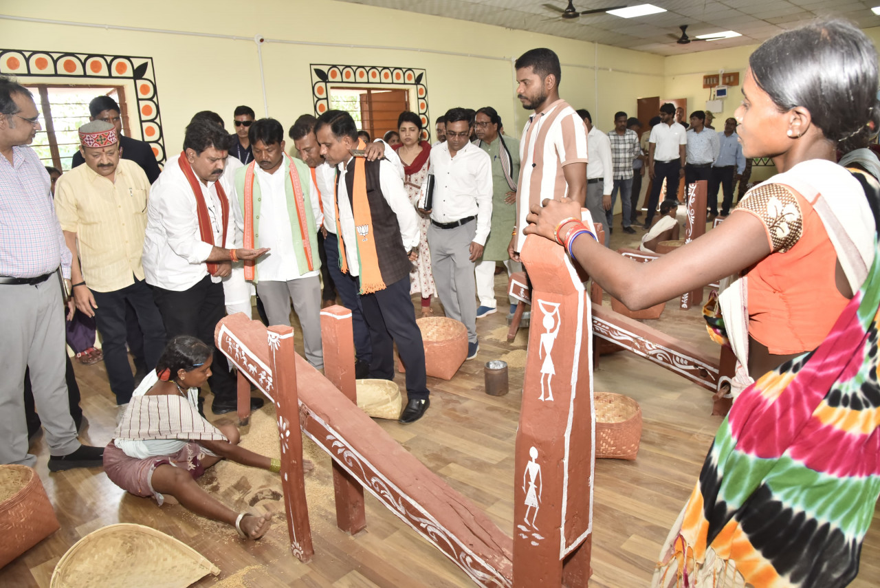 केंद्रीय गृह मंत्री के प्रस्तावित बस्तर प्रवास की तैयारियों का उप मुख्यमंत्री श्री विजय शर्मा ने लिया जायज़ा