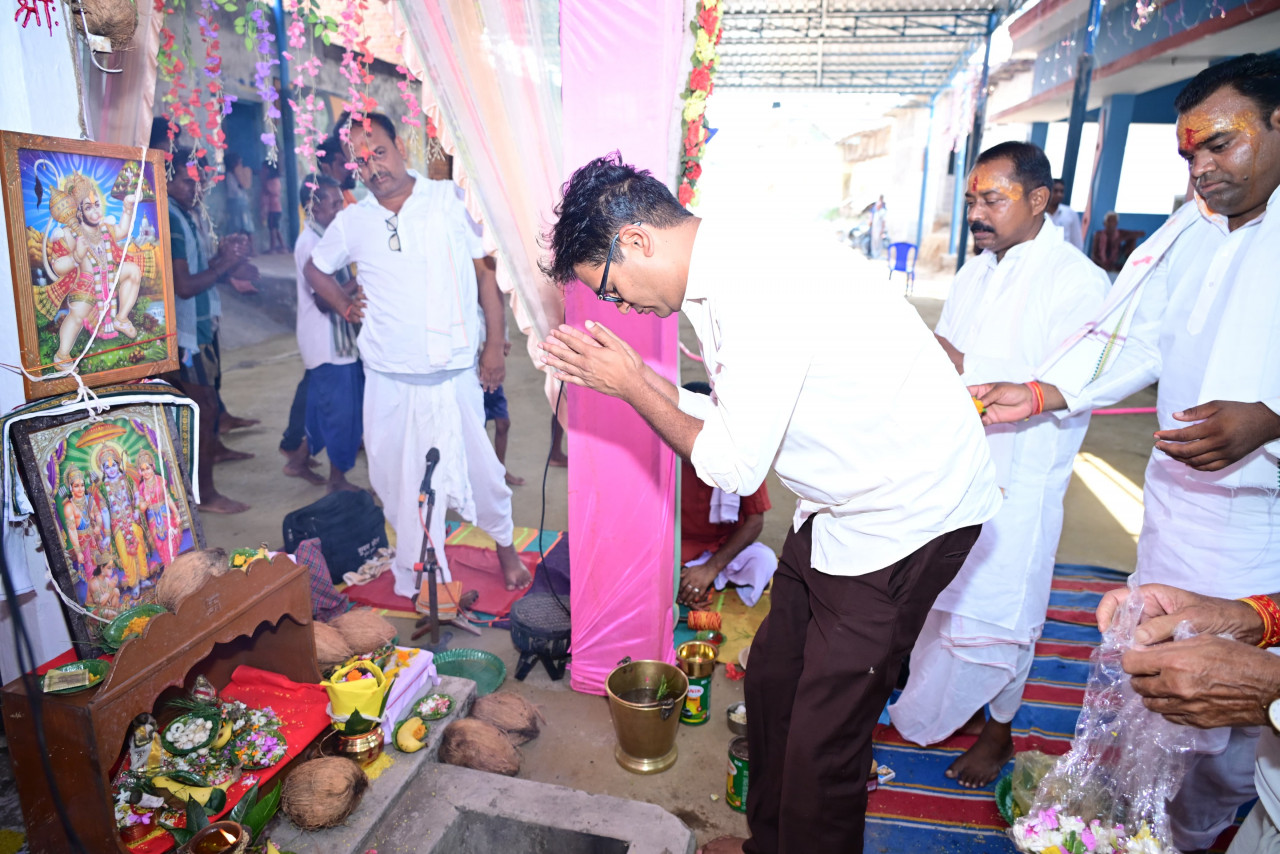 गृह ग्राम बायंग में श्रीरामनाम सप्ताह यज्ञ में शामिल हुए वित्त मंत्री श्री ओ.पी. चौधरी