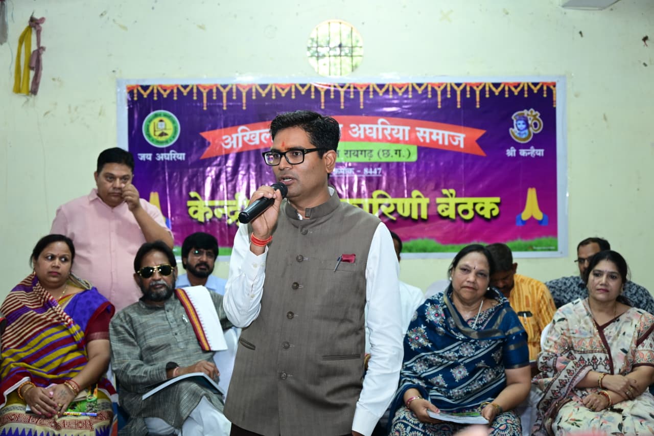 बोर्ड टॉपर संध्या नायक का प्रशस्ति पत्र प्रदान कर किया सम्मानित