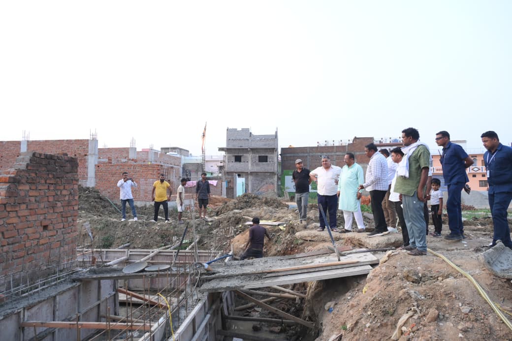 मानसून से पहले राहत की तैयारी: मंत्री श्री राजेश अग्रवाल ने नाला निर्माण कार्य का किया निरीक्षण