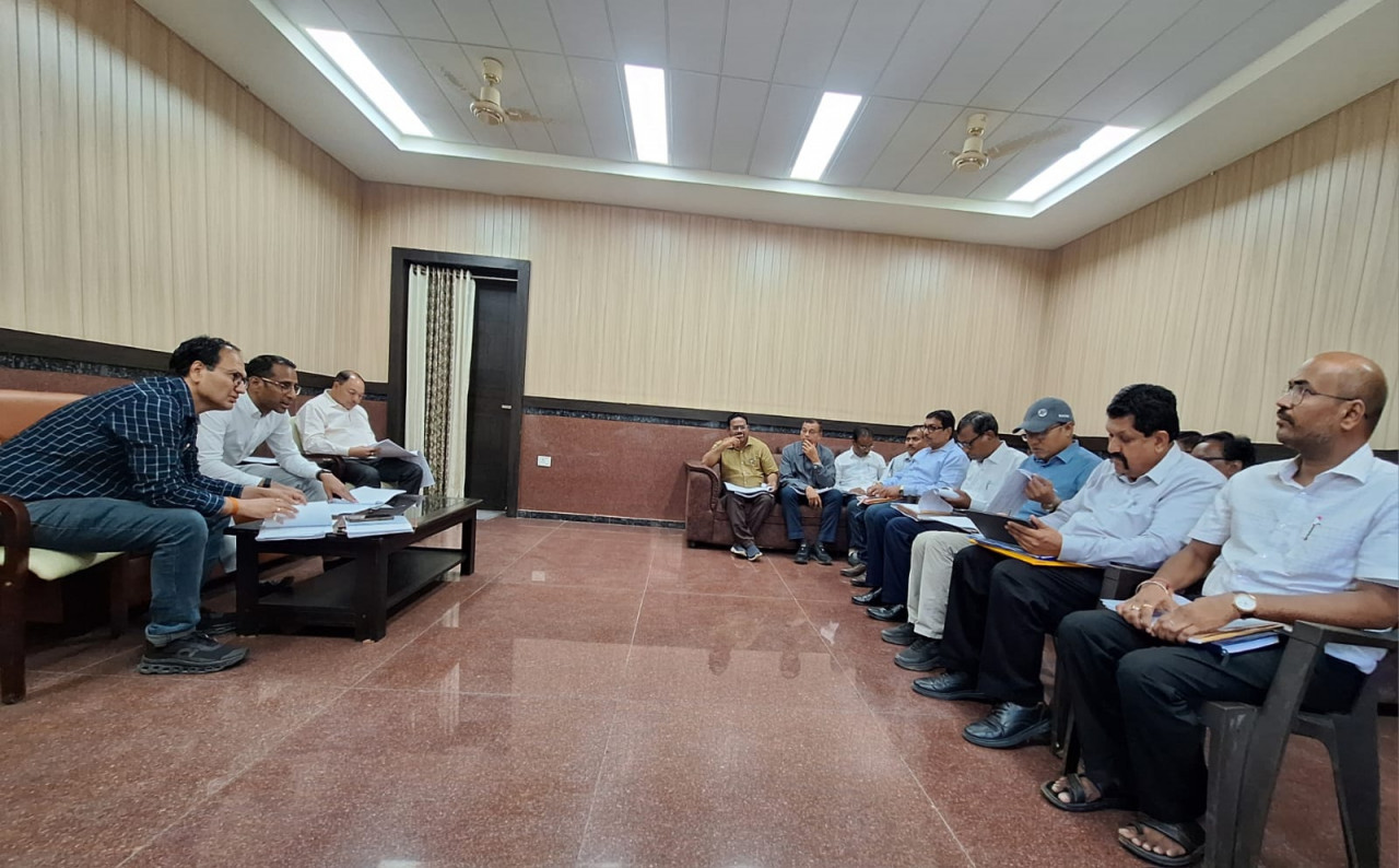 लोक निर्माण विभाग के सचिव ने सड़कों का काम देखा लोक निर्माण विभाग के सचिव ने सड़कों का काम देखा