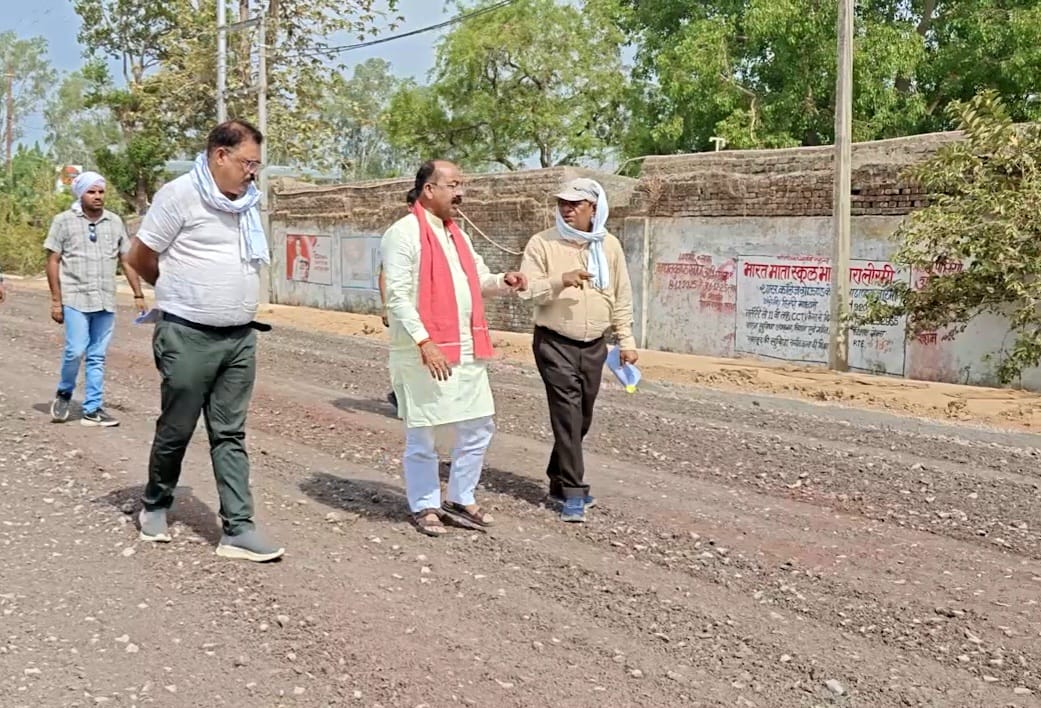 उप मुख्यमंत्री श्री अरुण साव ने निर्माणाधीन सड़क का किया निरीक्षण