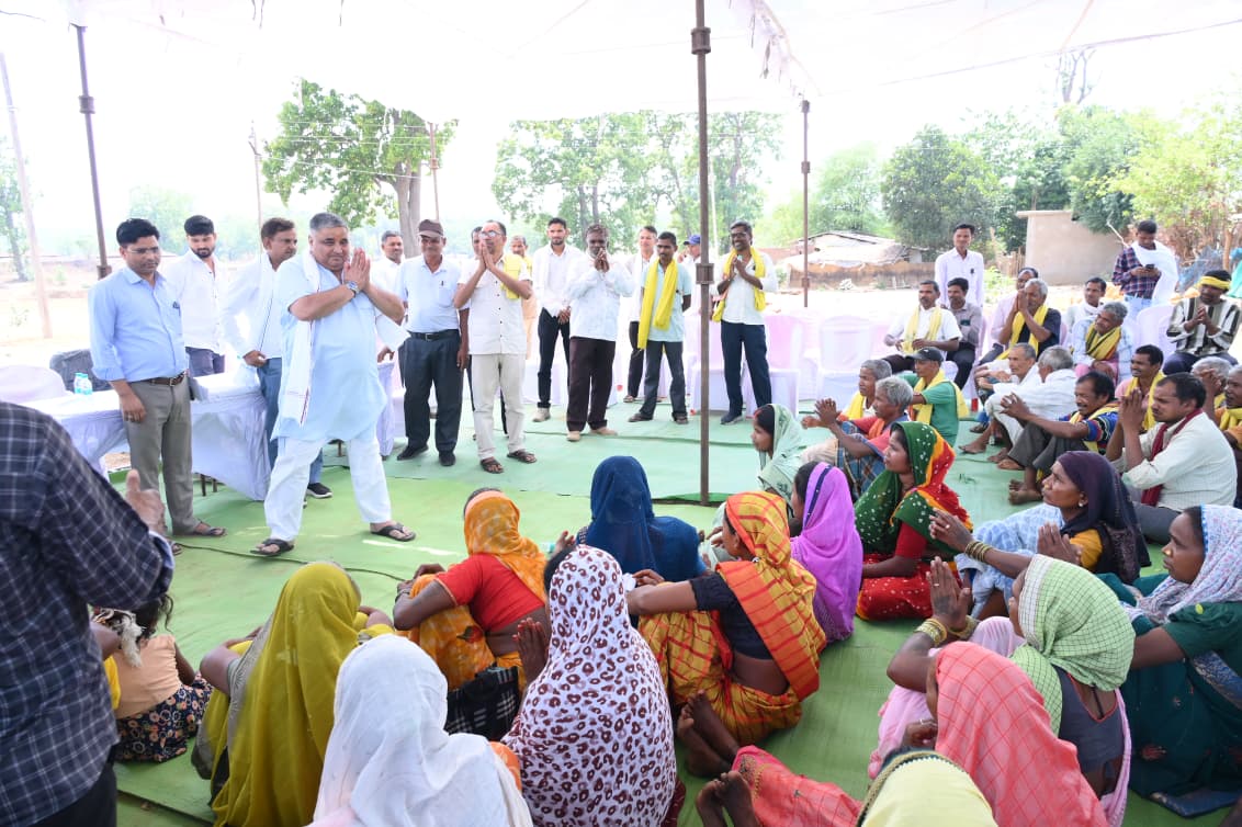 जनदर्शन में मंत्री श्री राजेश अग्रवाल ने सुनी ग्रामीणों की समस्याए