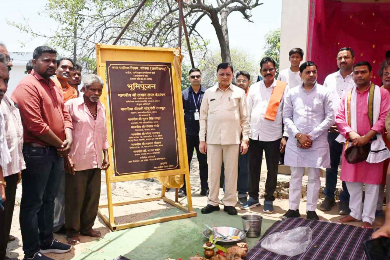 स्लम बाहुल्य वार्ड स्थित जोगियाडेरा पीपरापारा बस्ती में होगें 90 लाख रू. से सड़क डामरीकरण कार्य स्लम बाहुल्य वार्ड स्थित जोगियाडेरा पीपरापारा बस्ती में होगें 90 लाख रू. से सड़क डामरीकरण कार्य